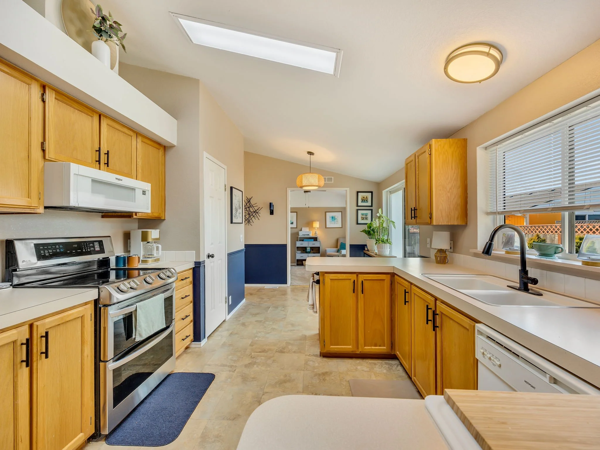 23-web-or-mls-1100 NW Warrenton Dr #356, Warrenton-23.jpg