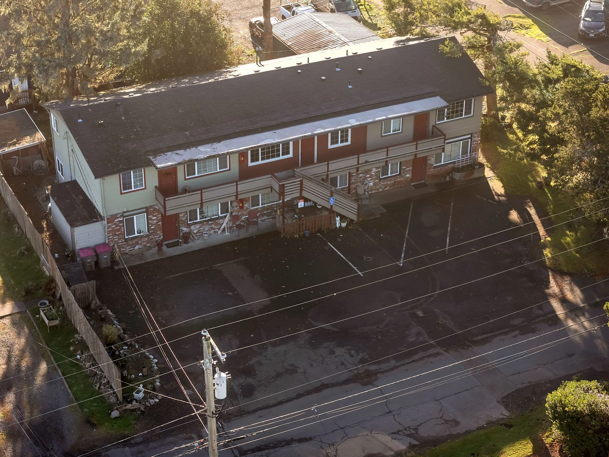 5-web-or-mls-2135 S Edgewood-03.jpg