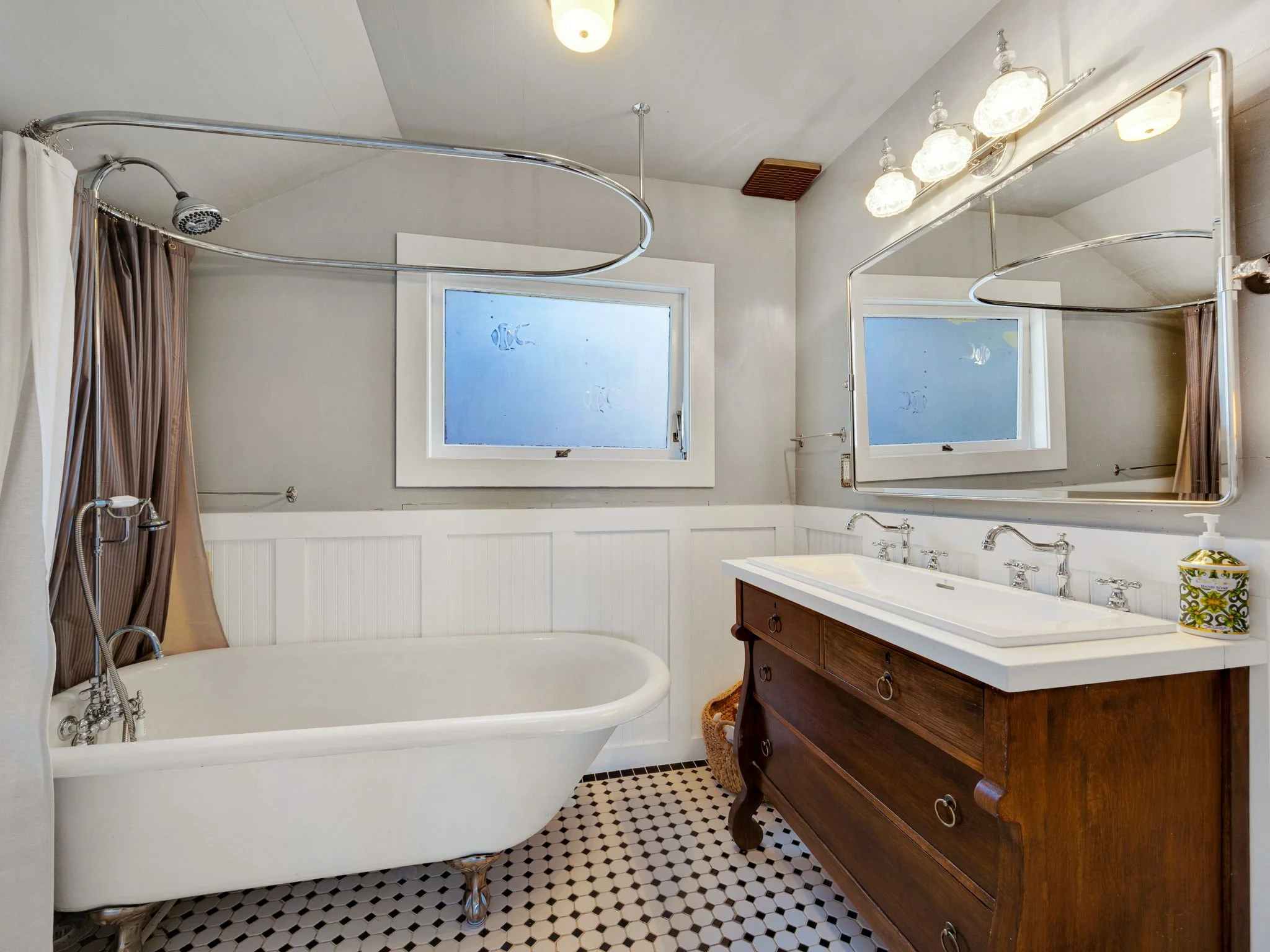 30-web-or-mls-192 W Exchange St-28.jpg