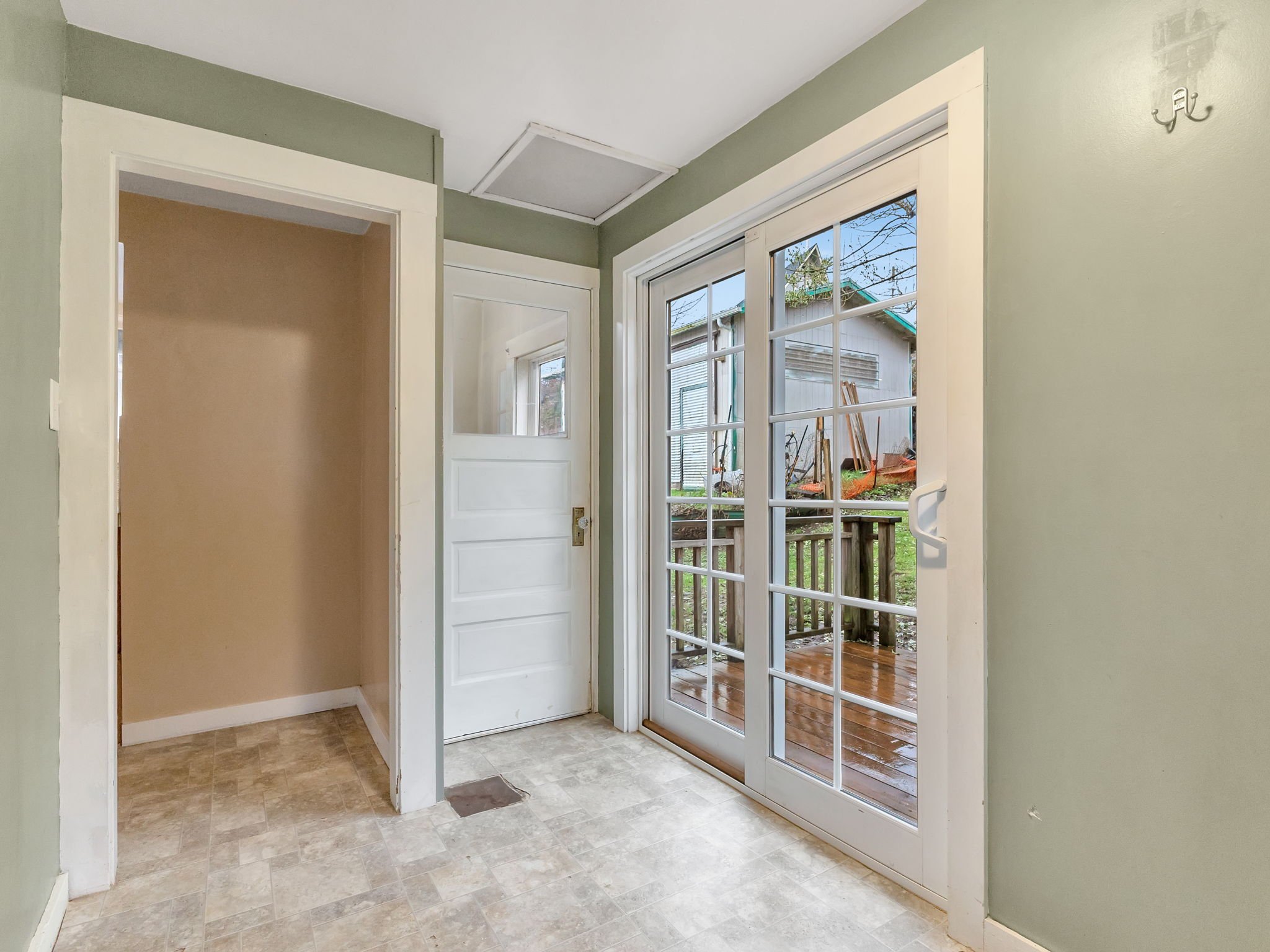 32-web-or-mls-809 Glasgow Ave-32.jpg