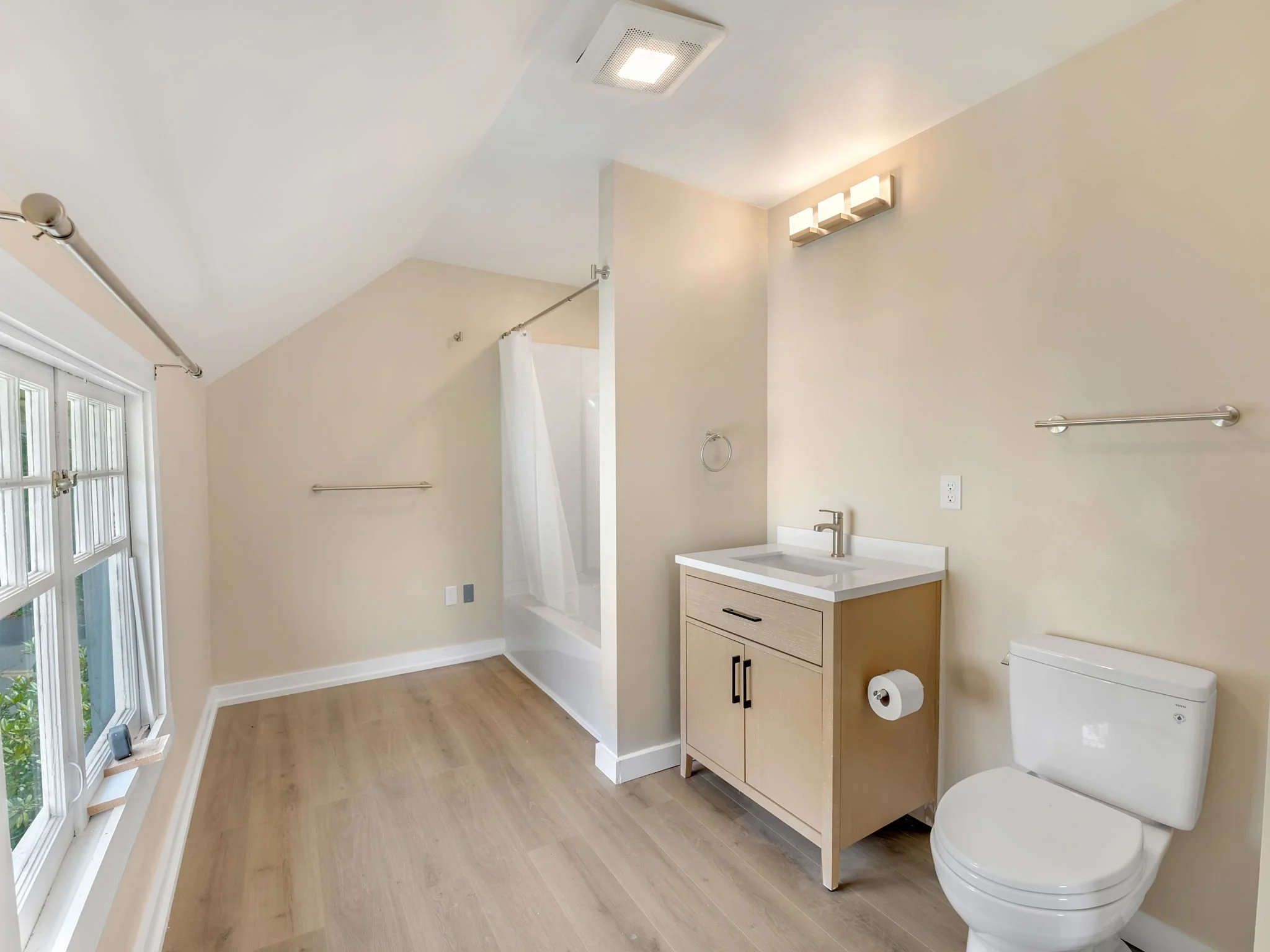 33-web-or-mls-66-70 Bond St-29.jpg