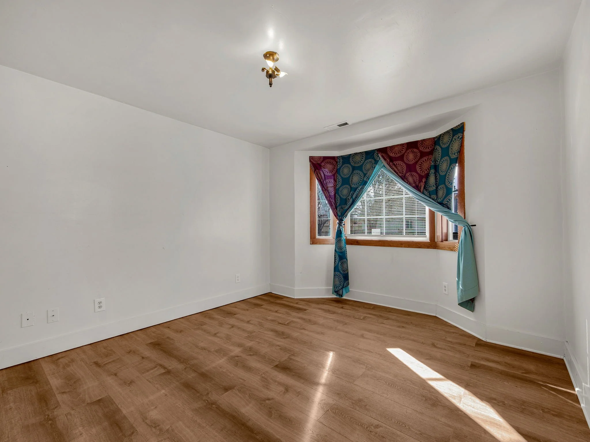 42-web-or-mls-92303 Willow Rd-42.jpg