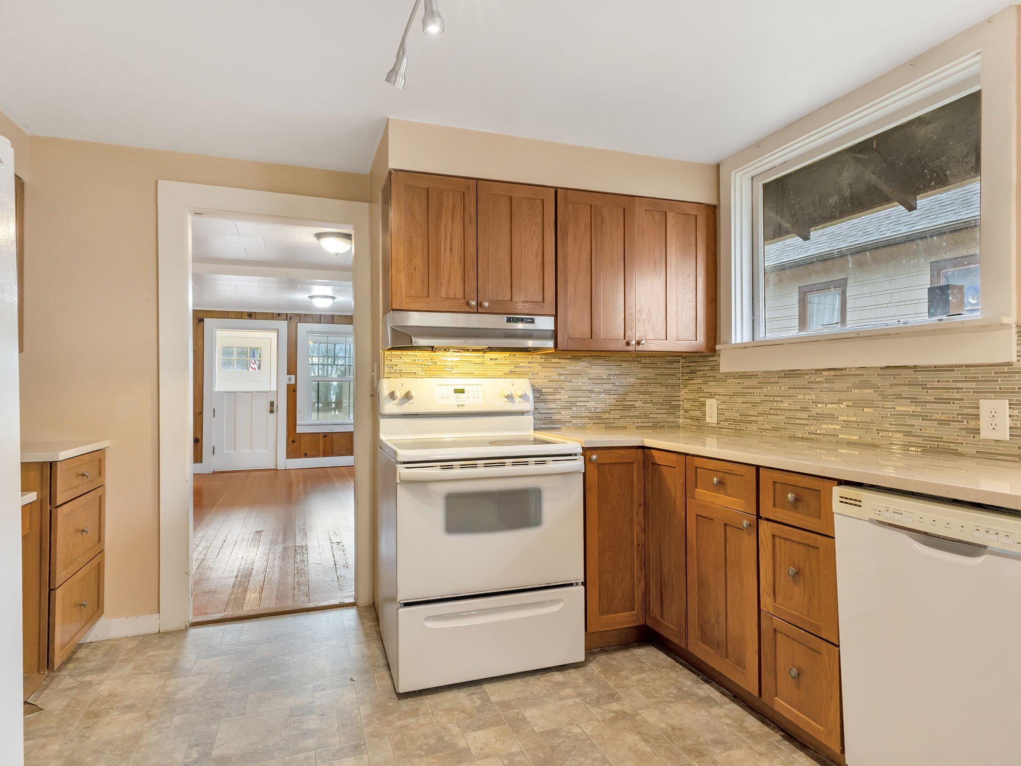 28-web-or-mls-809 Glasgow Ave-28.jpg