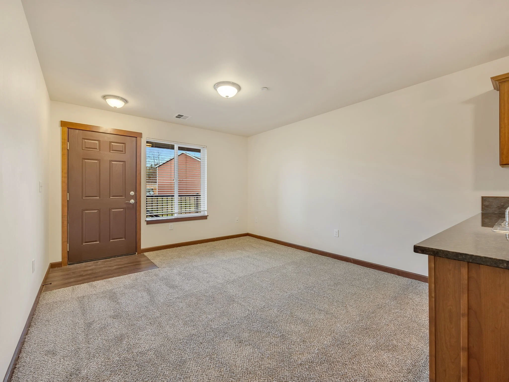 8-web-or-mls-1563 SE Honeysuckle Lp-08.jpg