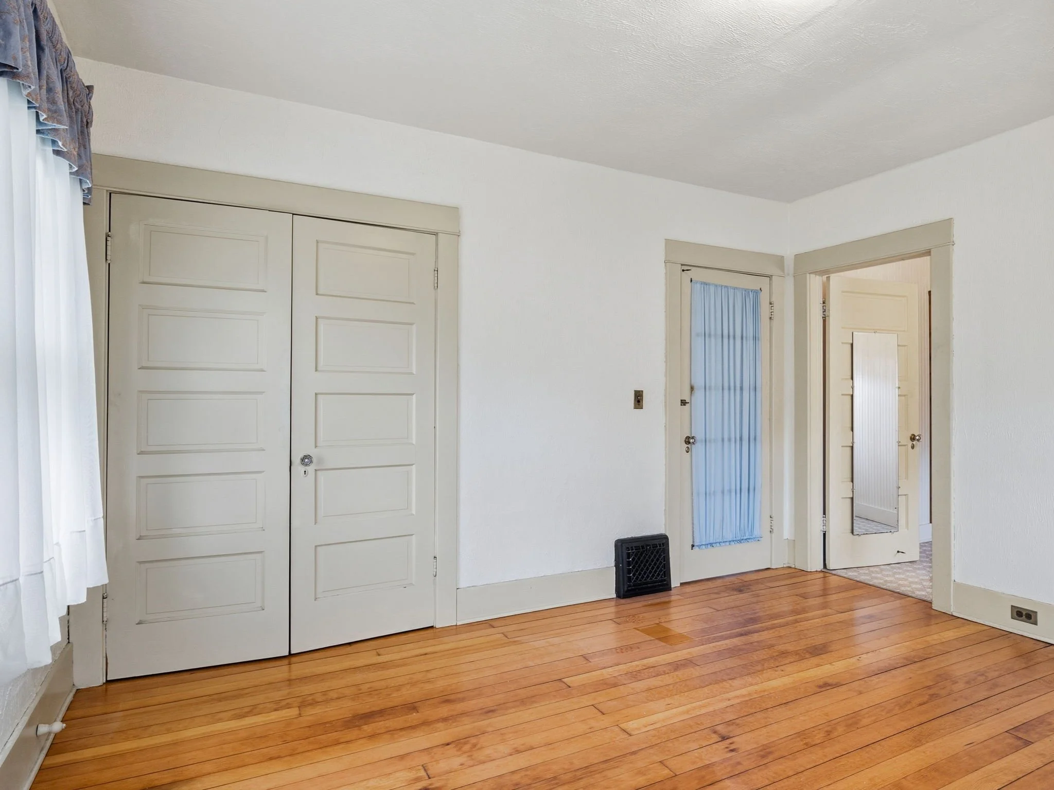 15-web-or-mls-860 Beach St-47.jpg