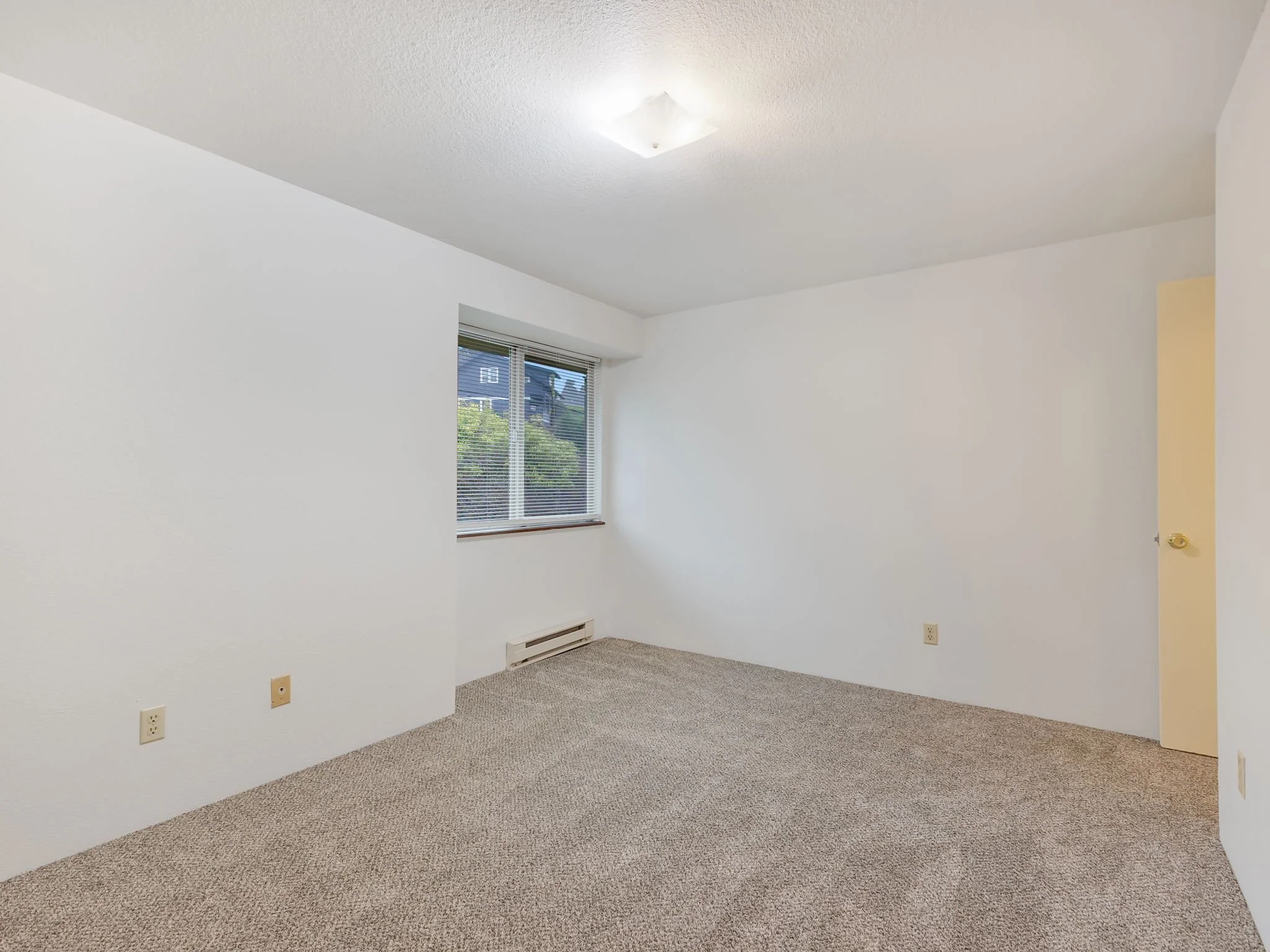 15-web-or-mls-280 Lincoln St #3-15.jpg