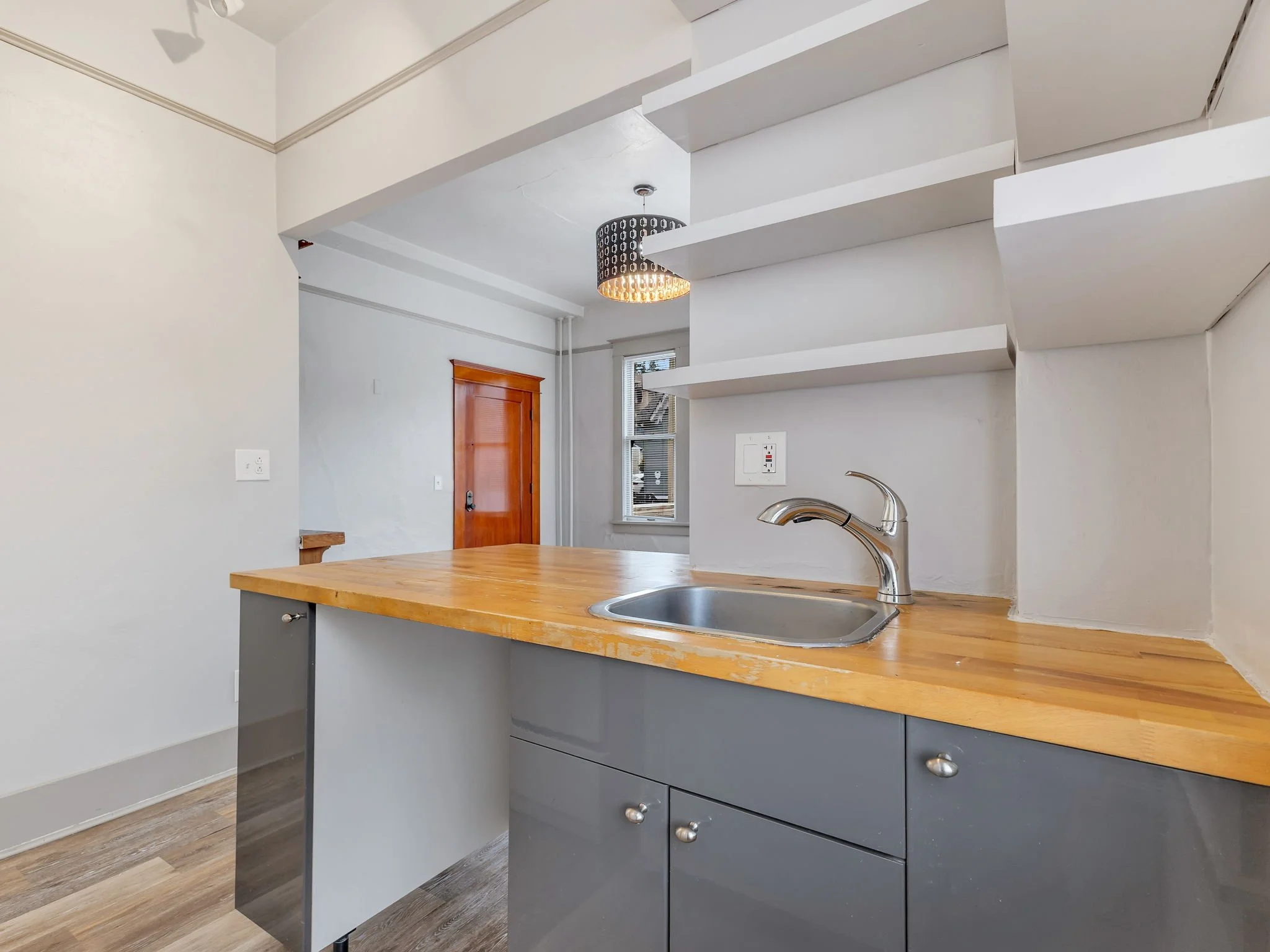 10-web-or-mls-1320 Franklin Ave-21.jpg