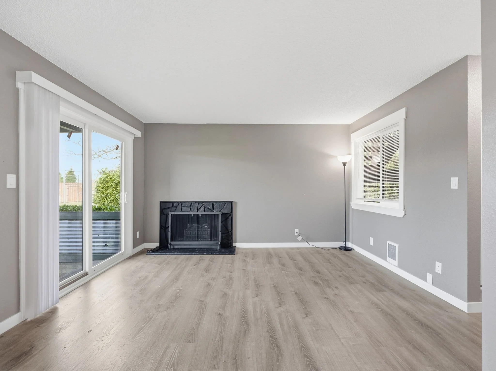 11-web-or-mls-336 NE Skipanon Dr-11.jpg