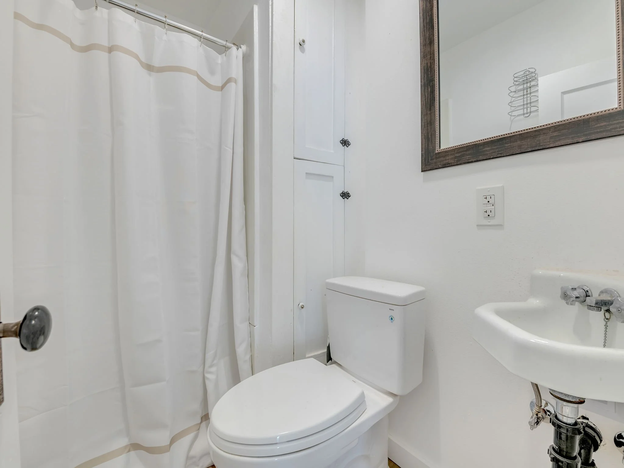 13-web-or-mls-66-70 Bond St-09.jpg