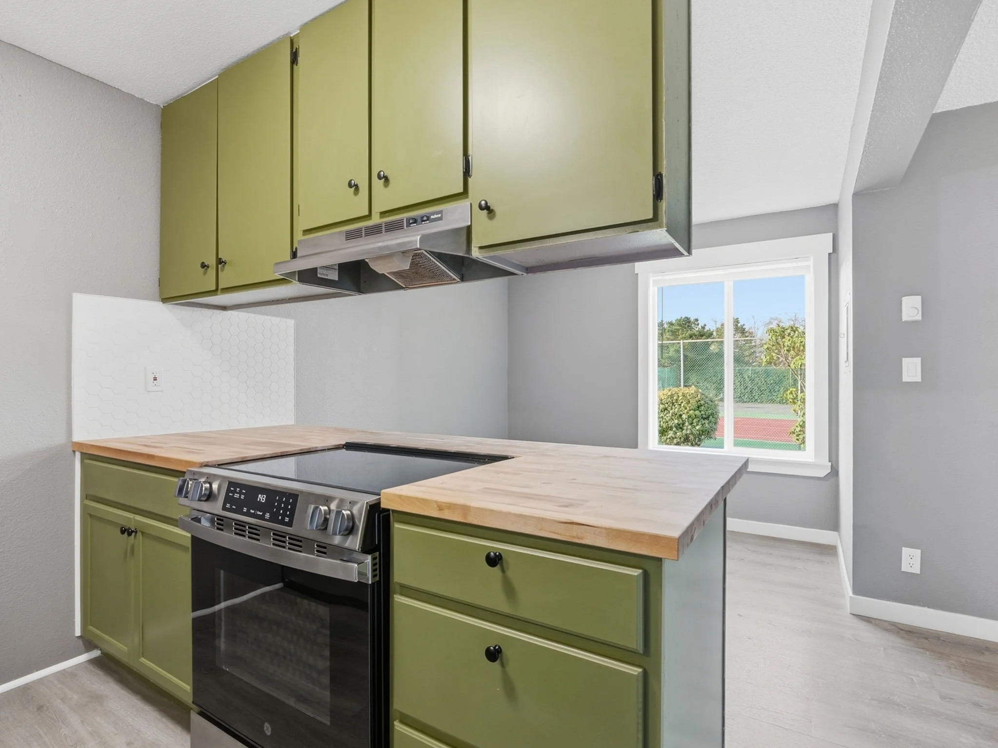 18-web-or-mls-336 NE Skipanon Dr-18.jpg