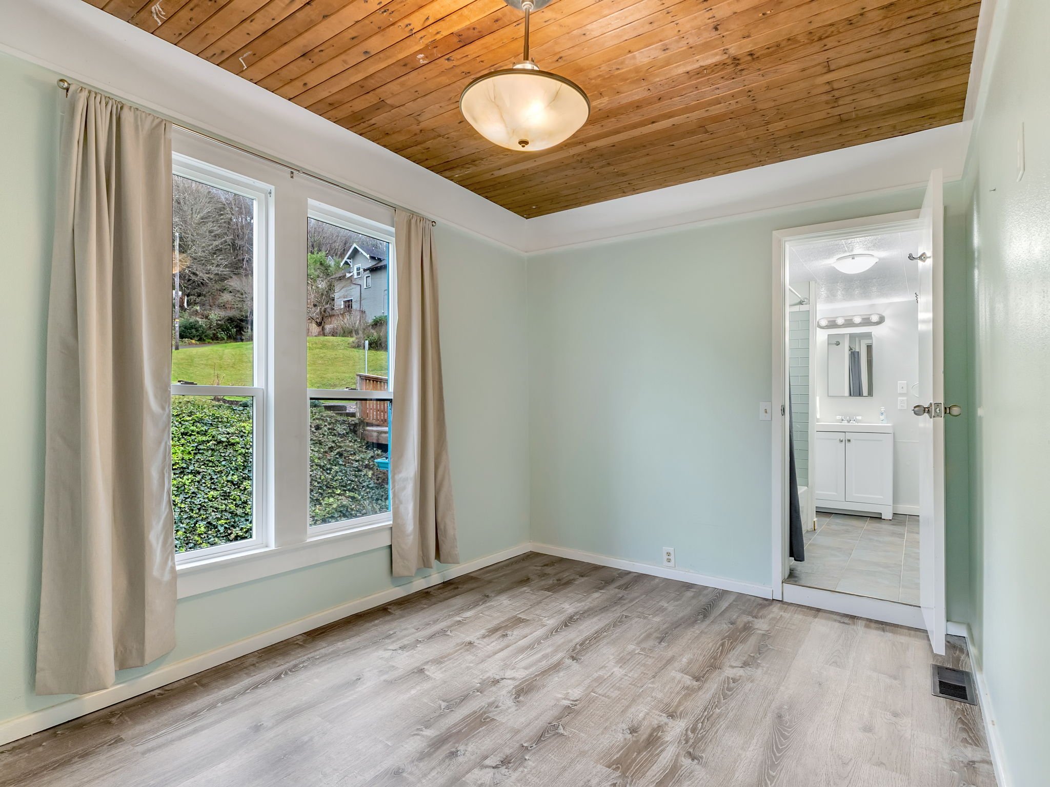 20-web-or-mls-3088 Harrison Ave-22.jpg