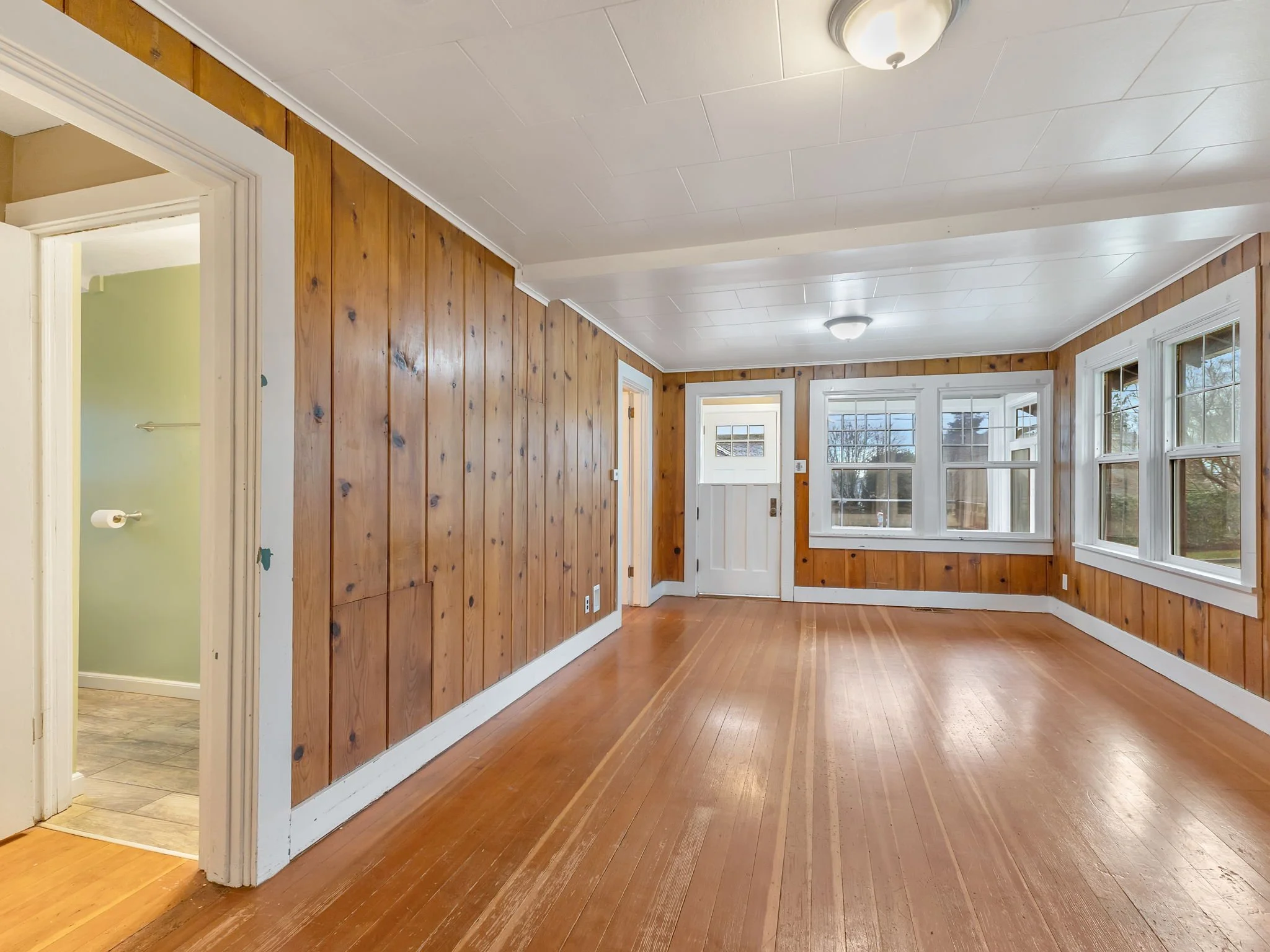 20-web-or-mls-809 Glasgow Ave-20.jpg