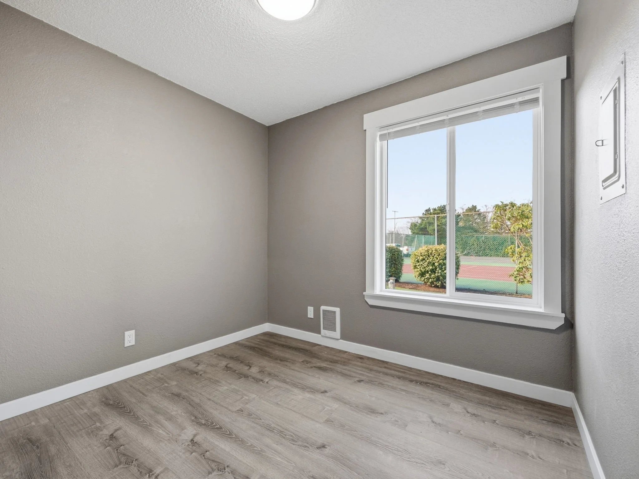 14-web-or-mls-336 NE Skipanon Dr-14.jpg