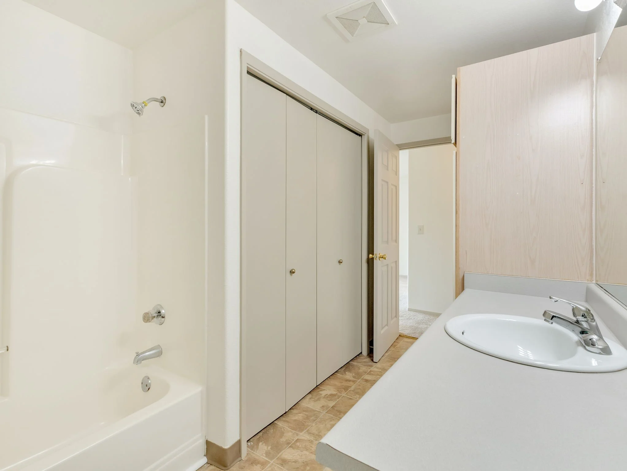 16-web-or-mls-355 S Wahanna #16-16.jpg