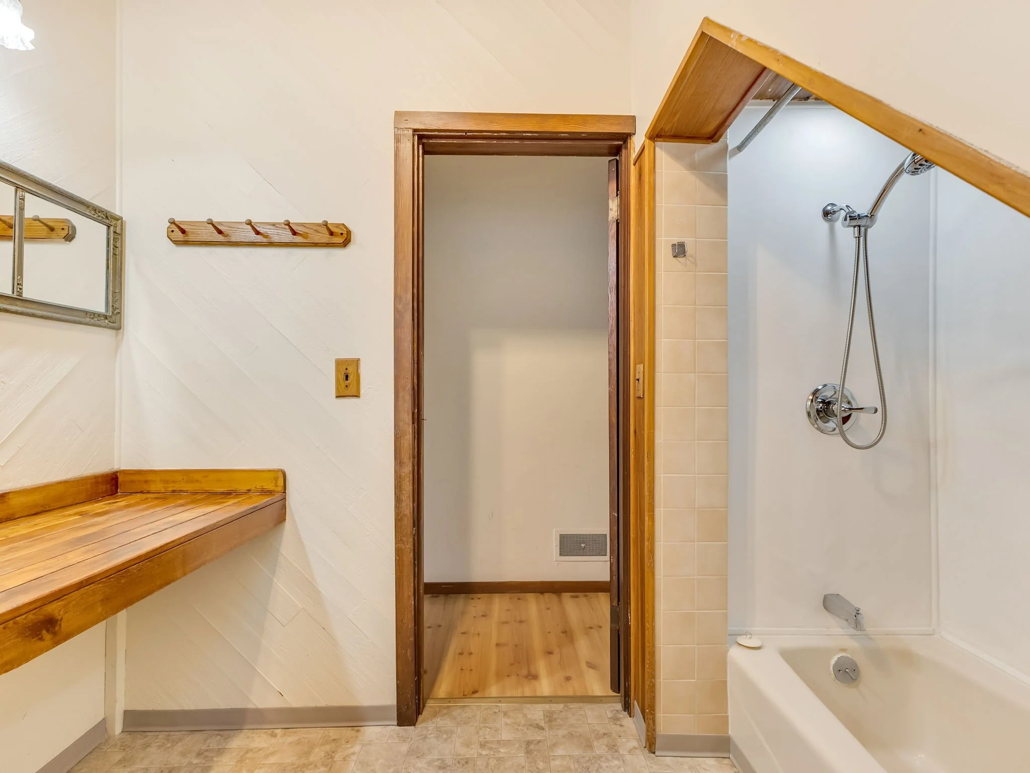 25-web-or-mls-612 Florence Ave #2-13.jpg