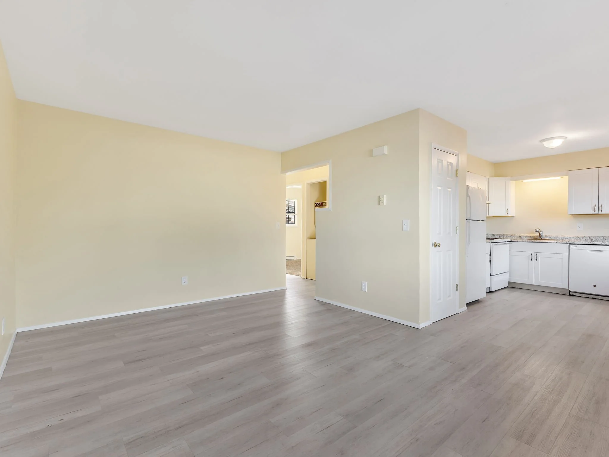 15-web-or-mls-2135 S Edgewood-14.jpg