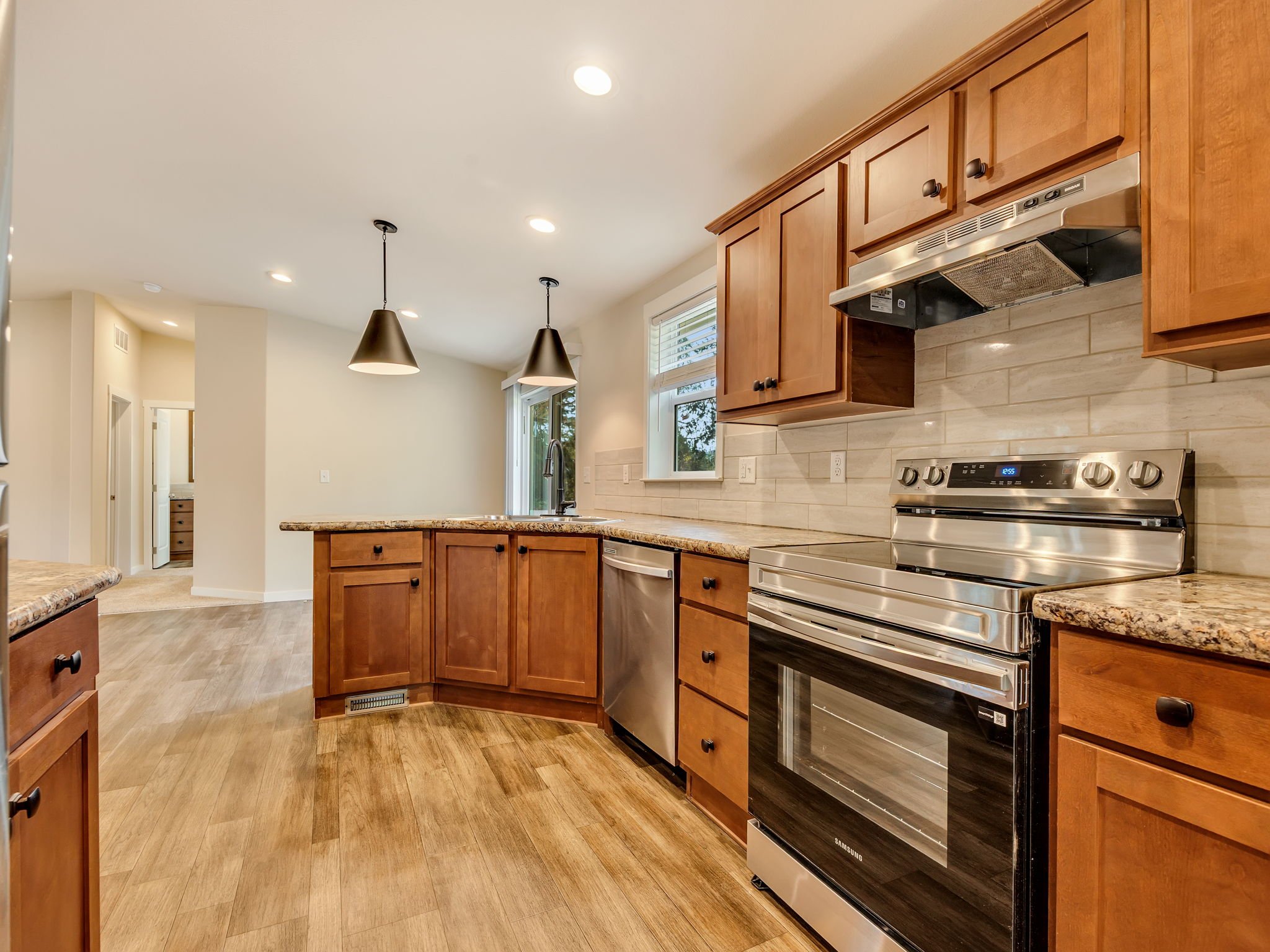 21-web-or-mls-92166 Conroy Rd-17.jpg