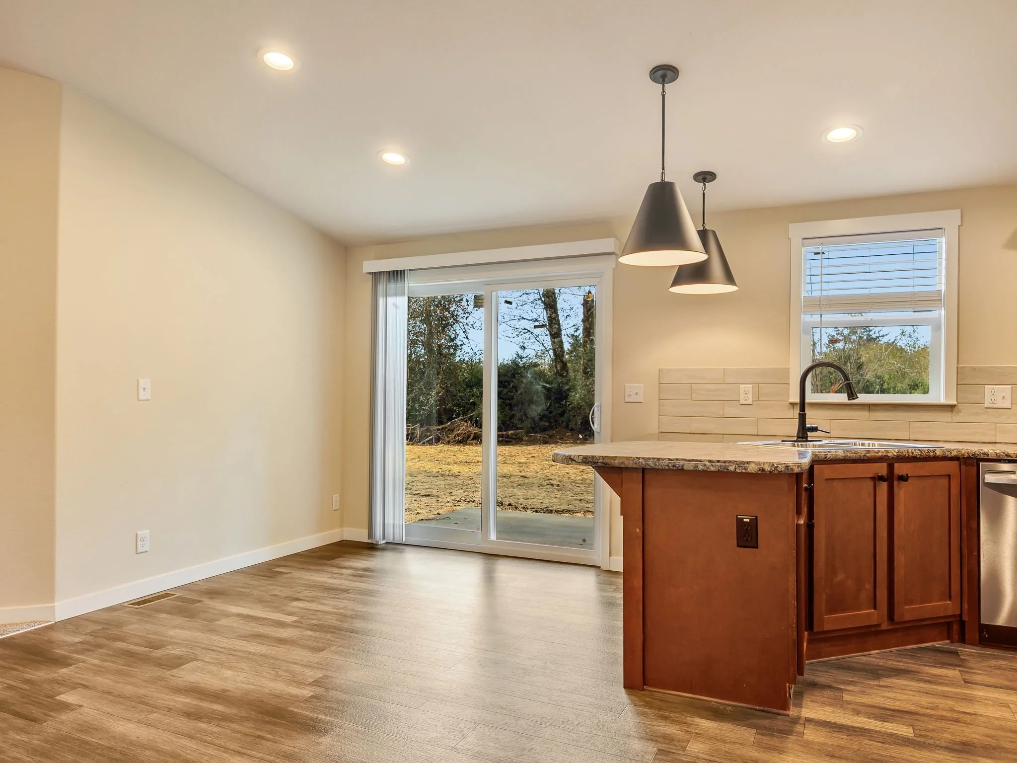 17-web-or-mls-92166 Conroy Rd-14.jpg