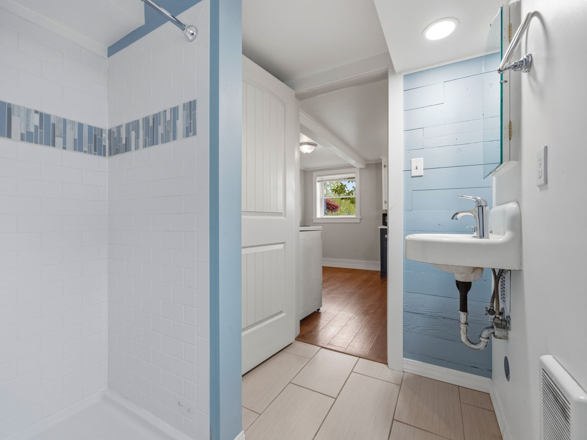 12-web-or-mls-1939 Irving Ave-14.jpg