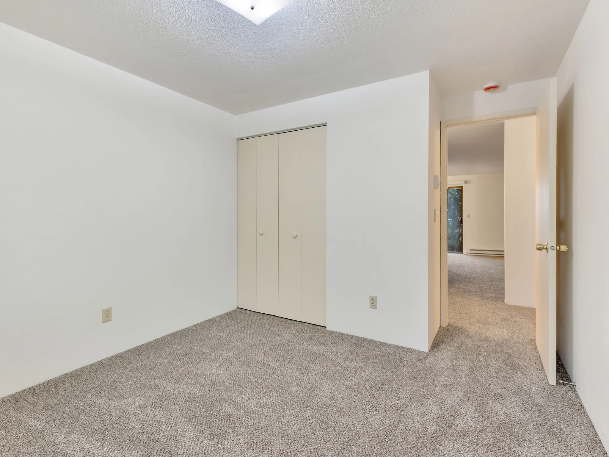 18-web-or-mls-280 Lincoln St #3-18.jpg