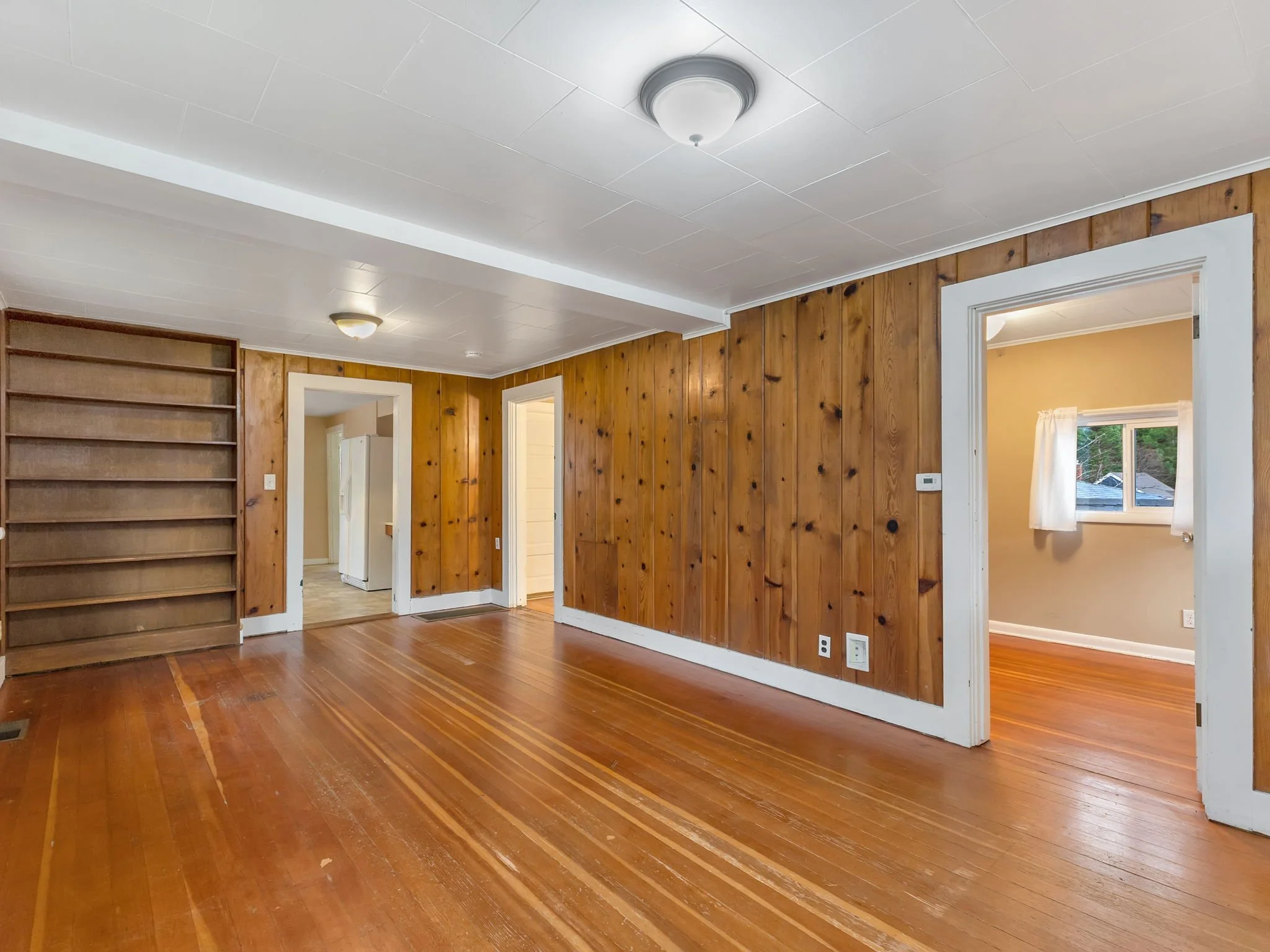 13-web-or-mls-809 Glasgow Ave-13.jpg