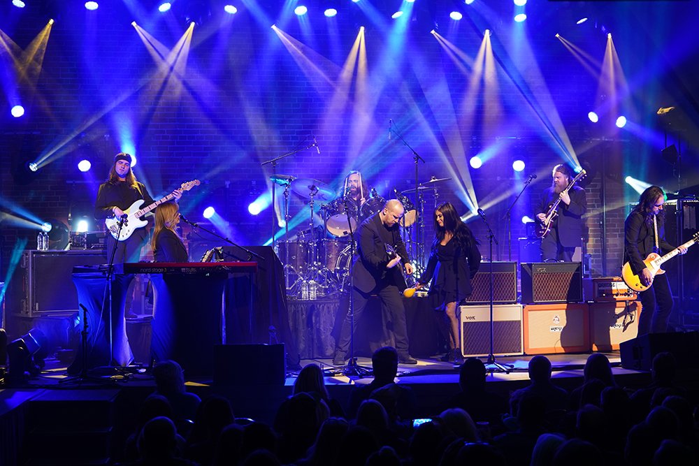 Black Jacket Symphony playing Fleetwood Mac