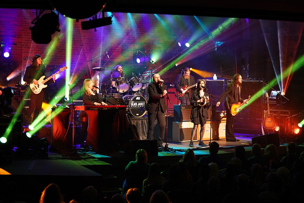 Black Jacket Symphony playing Fleetwood Mac