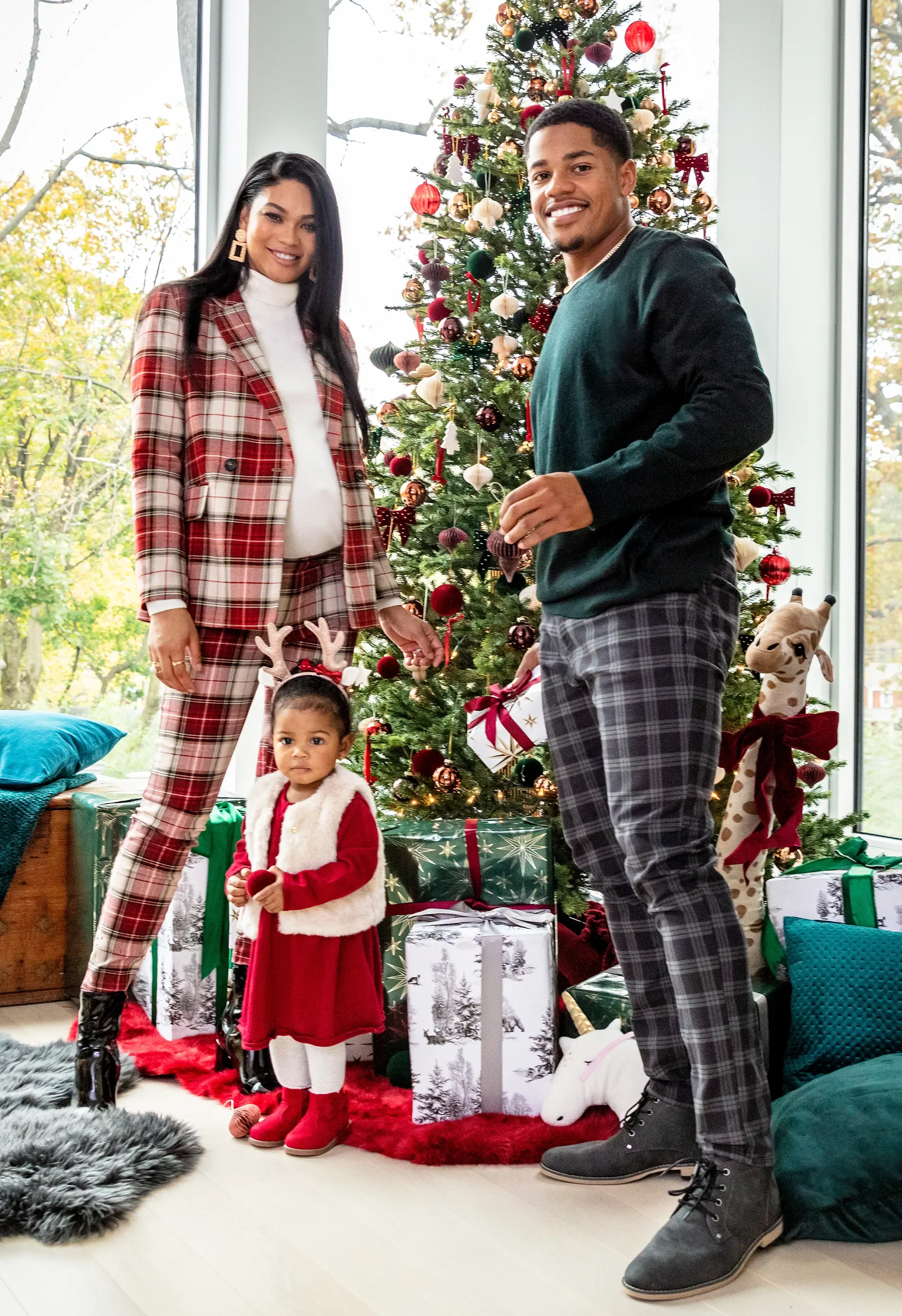 Chanel-Iman-Sterling-Shepard-HM-Holiday-Campaign-Inline-1.webp