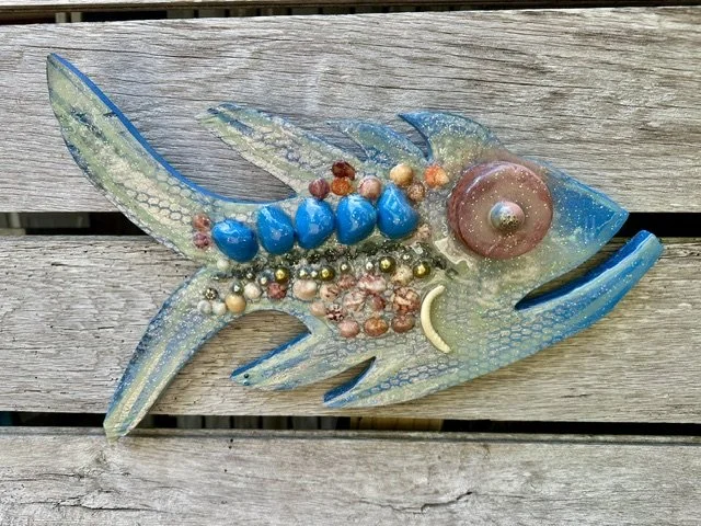 Blue shell glow float eye fish
$160
18" x 10"