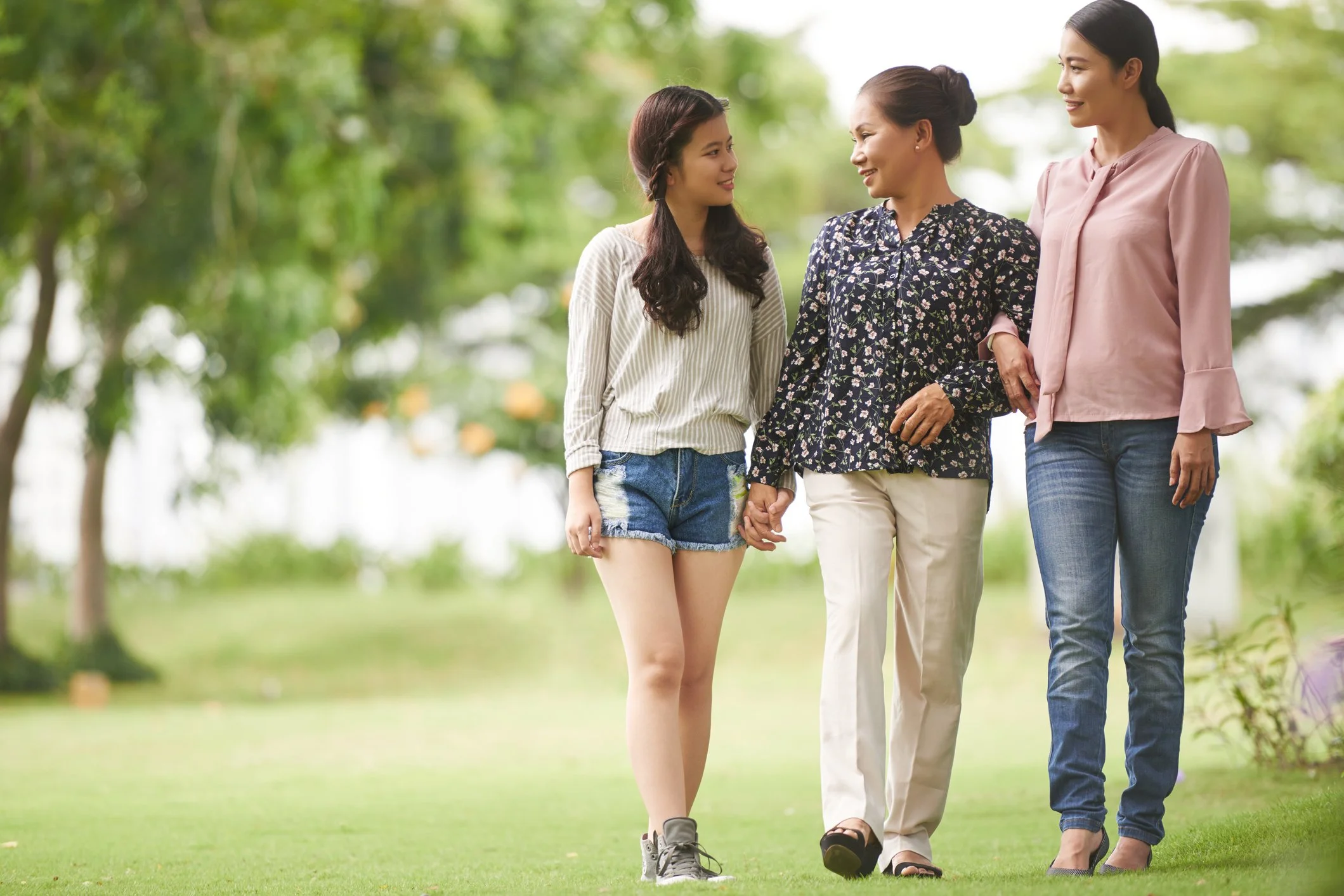 4 Ways to Work Toward Healing as the Eldest Daughter in an Asian Immigrant Family