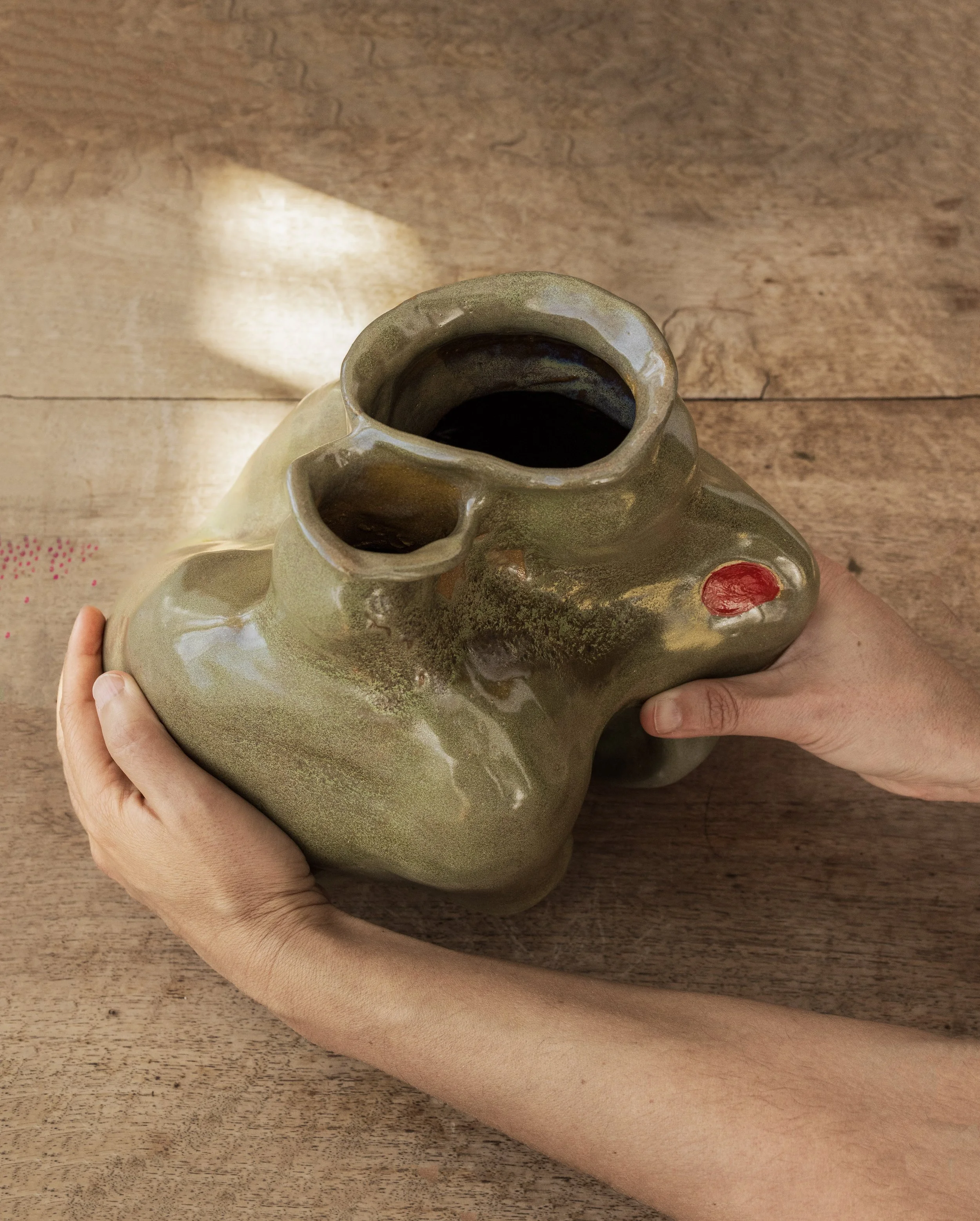 mutual friends and the dot that connects us ~ 2
stoneware, 40 x 27 x 26 cm, 2025