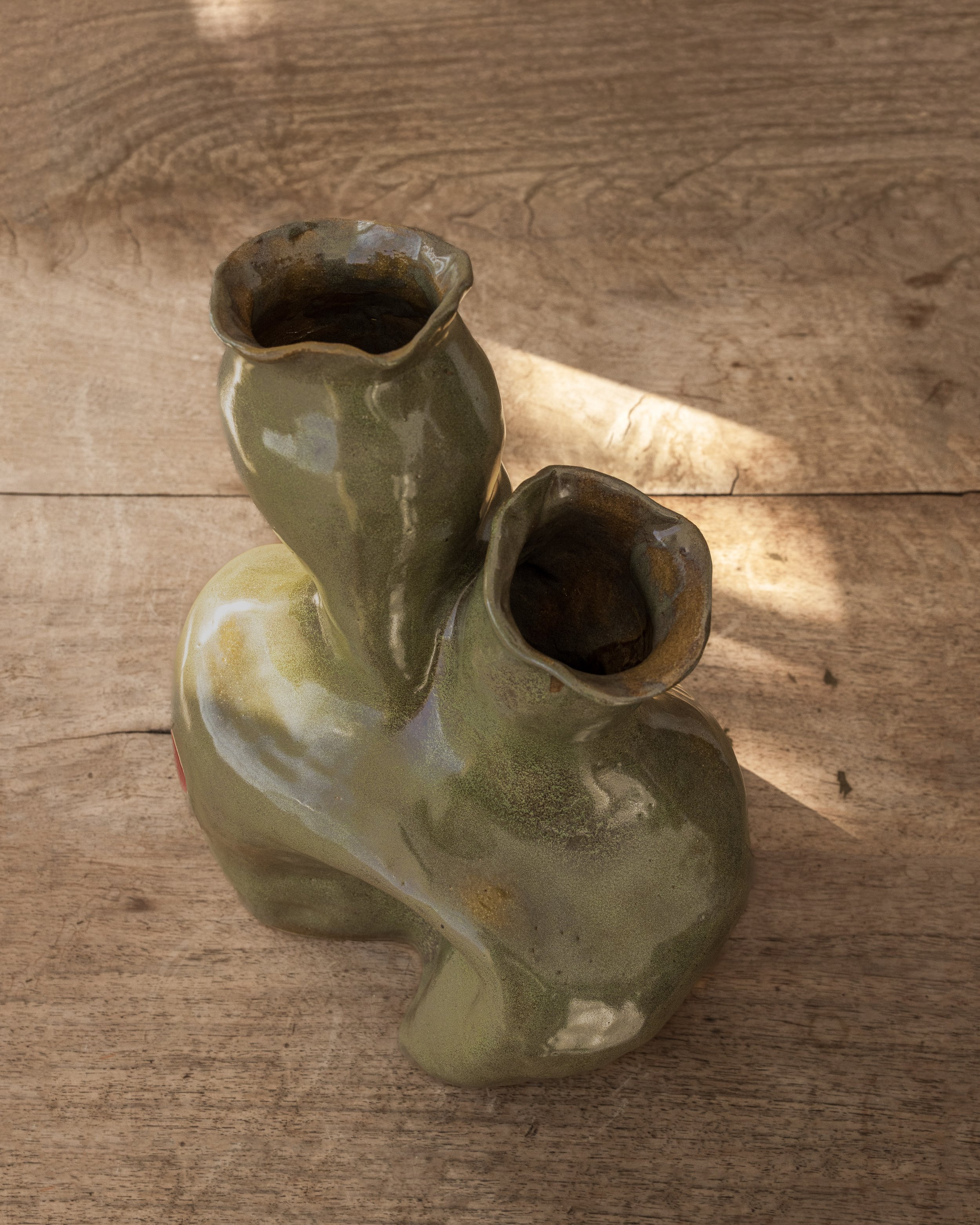 mutual friends and the dot that connects us ~ 1
stoneware, 35 x 20 x 18 cm, 2025