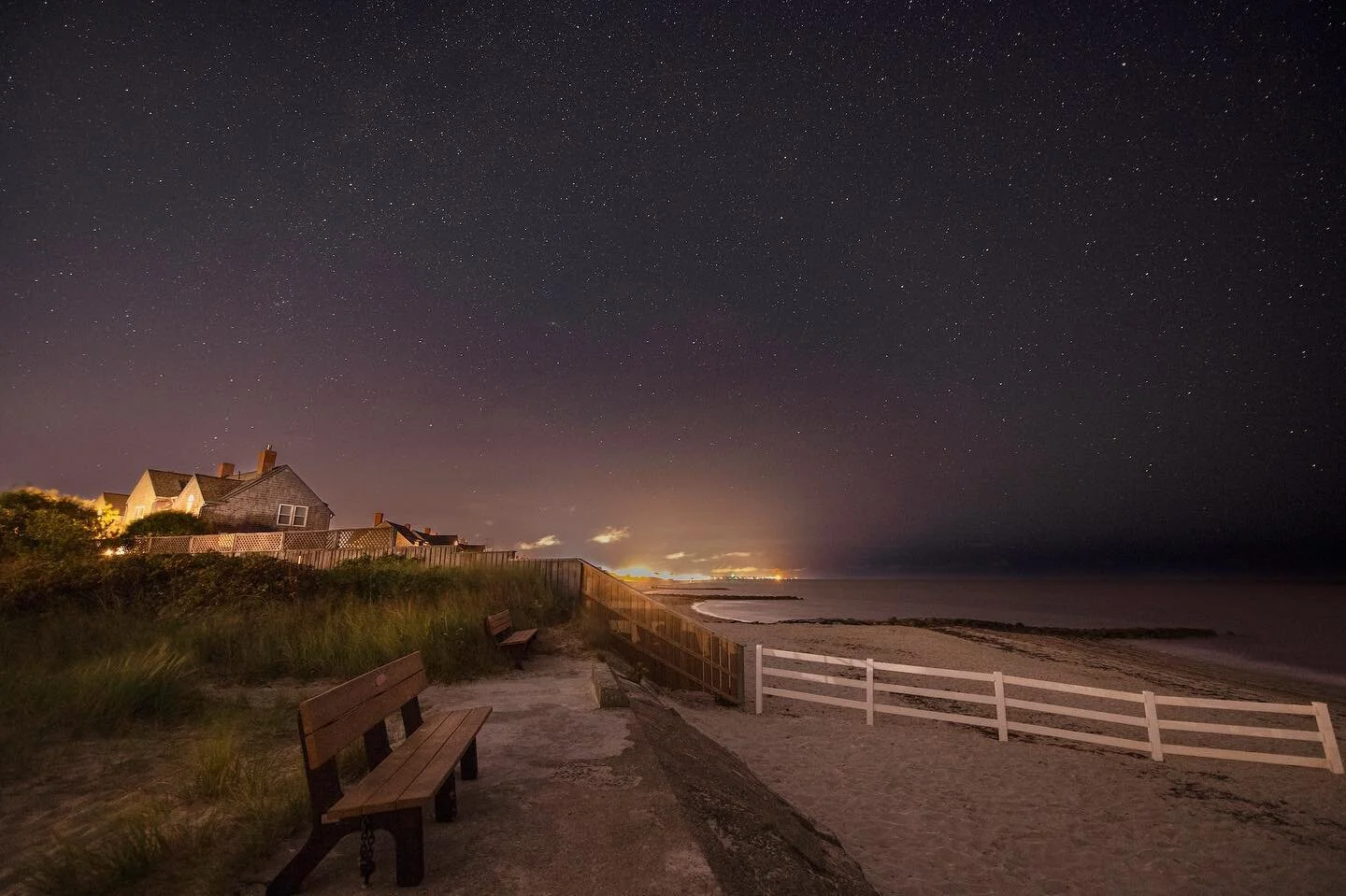Summer nights under the stars what could be better✨🤍

#photooftheday #photography #skyfullofstars #beachy #takeaseat #saltyair #glowing #manifest #nikoncreatorschallenge #astrophotography