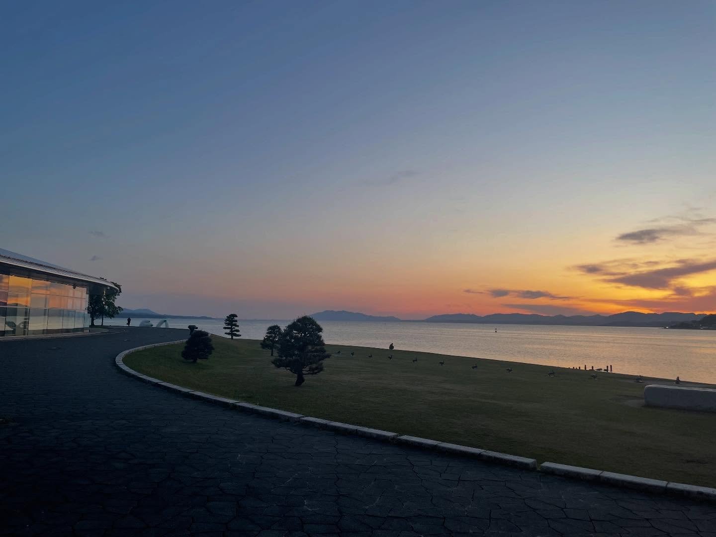 アートと建築を巡る旅

気がついたら全国100ヵ所以上
全都道府県を制覇していました🙌

よく1番好きな美術館を聞いていただくのですが
1番は選べず再訪したい17選&larr;多い

1.島根県立美術館(島根県松江市)
2.下瀬美術館(広島県大竹市)
3.地中美術館(香川県直島)
4.李禹煥美術館(香川県直島)
5.禅と庭のミュージアム(広島県福山市)
6.MIHO MUSEUM(滋賀県甲賀市)
7.京セラ美術館(京都府京都市)
8.鈴木大拙館(石川県金沢市)
9.江之浦測候所(神奈川県小田原