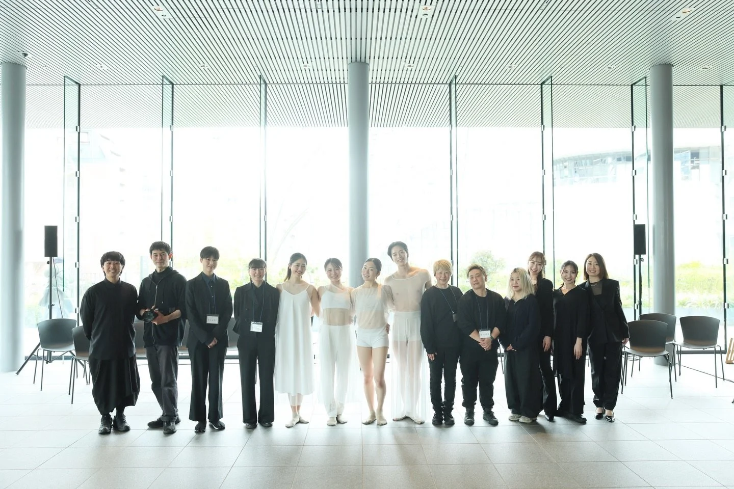 ・
苫野美亜プロデュース Dance Performance LIVE
Gallery Project #2 haptics

無事終演致しました
出演者・スタッフの皆様、ご来場いただきました皆様
ありがとうございました

お客様参加型の実験的でコンセプチュアルな作品であったため、当日まで反応が予測できない状況でしたが、
感じ方もフィードバックもとても多様で、
熱量あるご感想をたくさん頂けたことがご褒美です
試行錯誤し日々悩みながら創った過程が昇華されました

一緒に創り上げたダンサーの
祐生さ