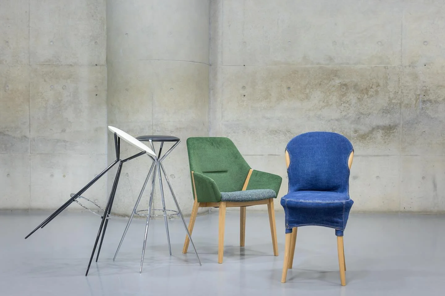 ・
74歳のバレリーナ 尾本安代氏
71歳のプロダクトデザイナー 中曽雄二氏による
コラボセッション

専門分野は異なりますが、1つの道に精通されたお二人から滲み出るオーラは超越されたものを感じました

キャリアの原点は、好き！楽しい！という圧倒的な好奇心
日々小さな出来事にも彩り豊かに心を向ける視座の高さ
中曽さんデザインの椅子は１つ１つに物語があり素敵でした

対談の様子は後日ムービーで公開予定です🎥
アーティスティックな写真をありがとうございます📸

谷桃子バレエ団シニアプリンシパル　