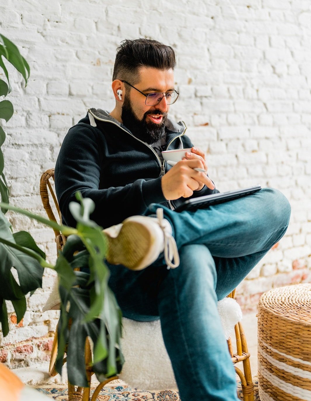 Stijn Depril, FinOps and IT Finance Management consultant at Hi5 Consulting — enjoying coffee