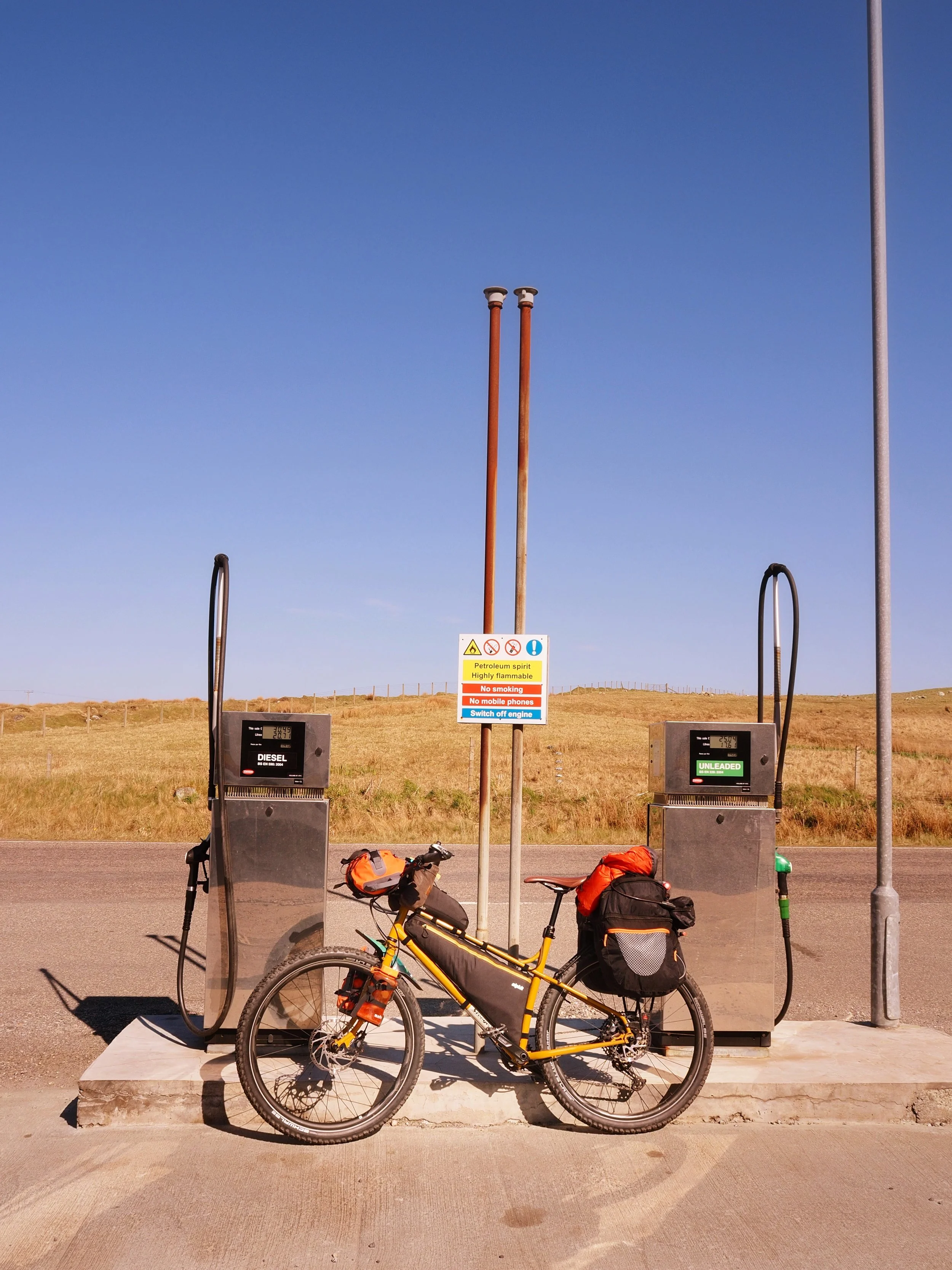 'Refuelling' by Eric Smith 