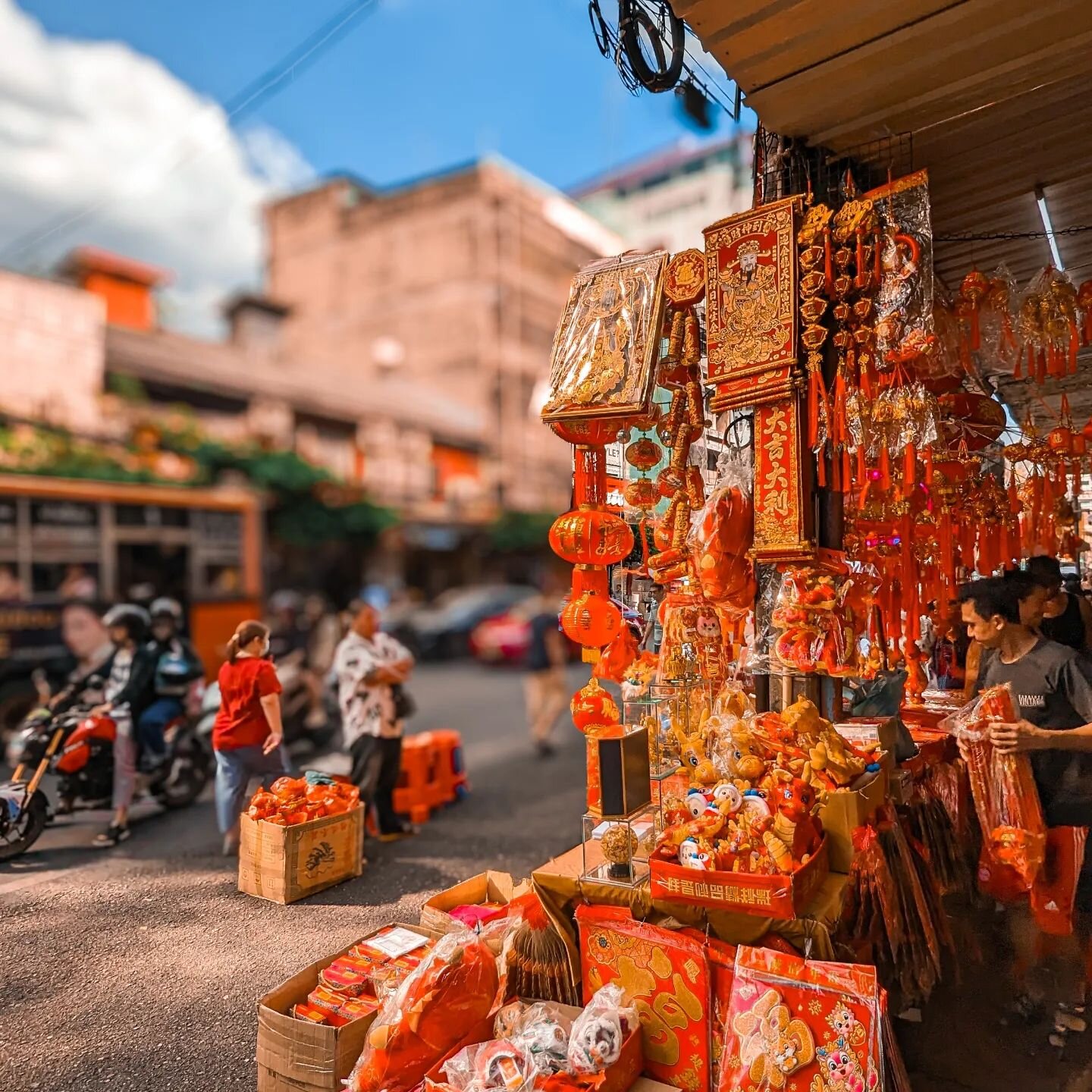 Which city is this Chinatown in? 🧐 Hint: it's one of my favorite cities (&amp; countries) 😉

Wishing a happy &amp; prosperous Lunar New Year to everyone celebrating this month! 🐉🧧 Gong xi fa cai! ❤️ #YearOfTheDragon