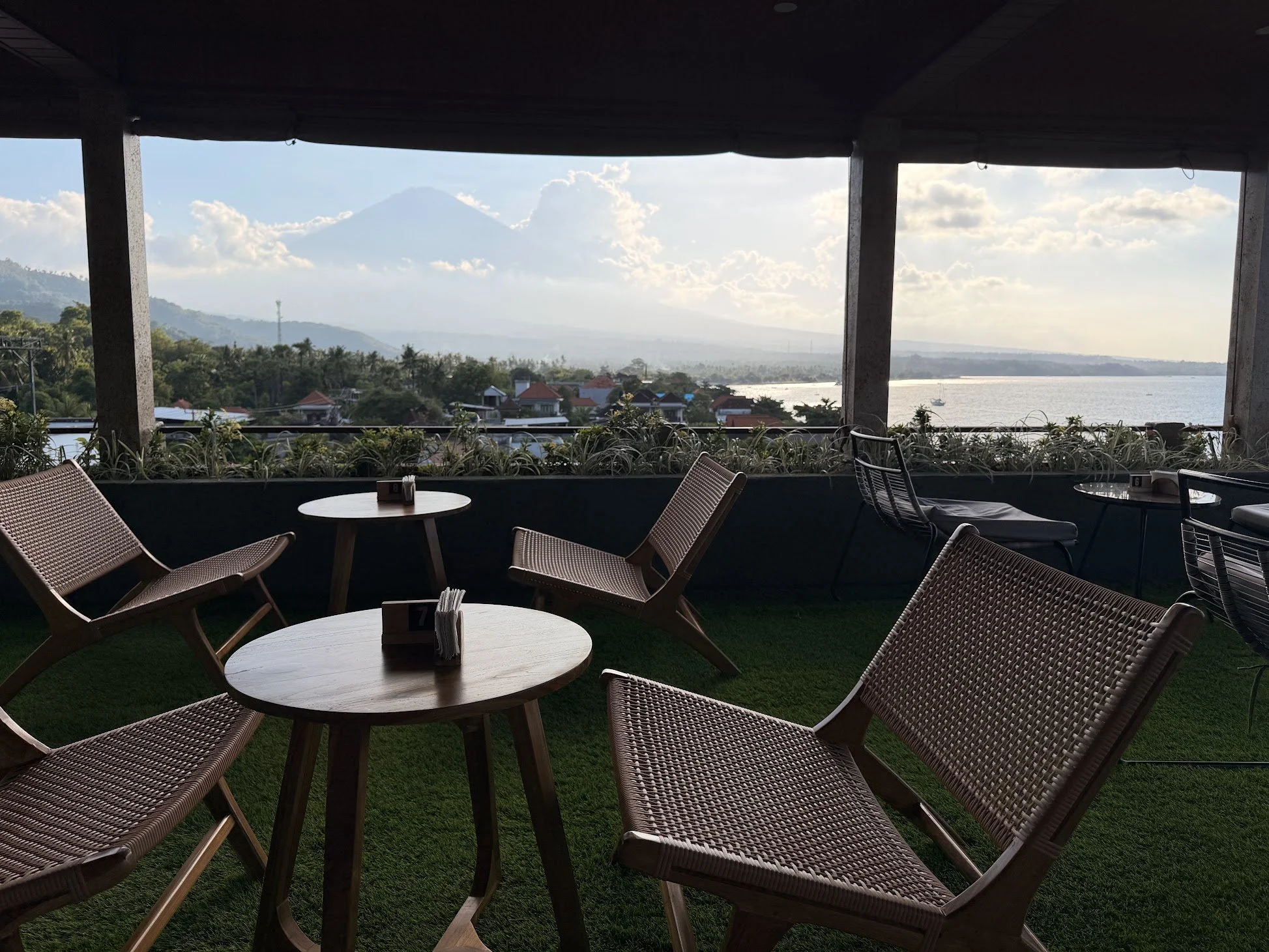 Where to Eat &amp; Drink in Amed, Bali