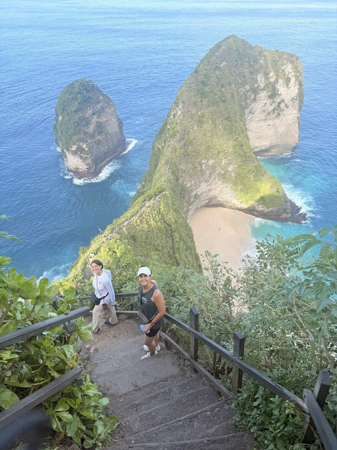 Nusa_Penida_Kelingking_Beach_Hike_2_Travelynne.jpg