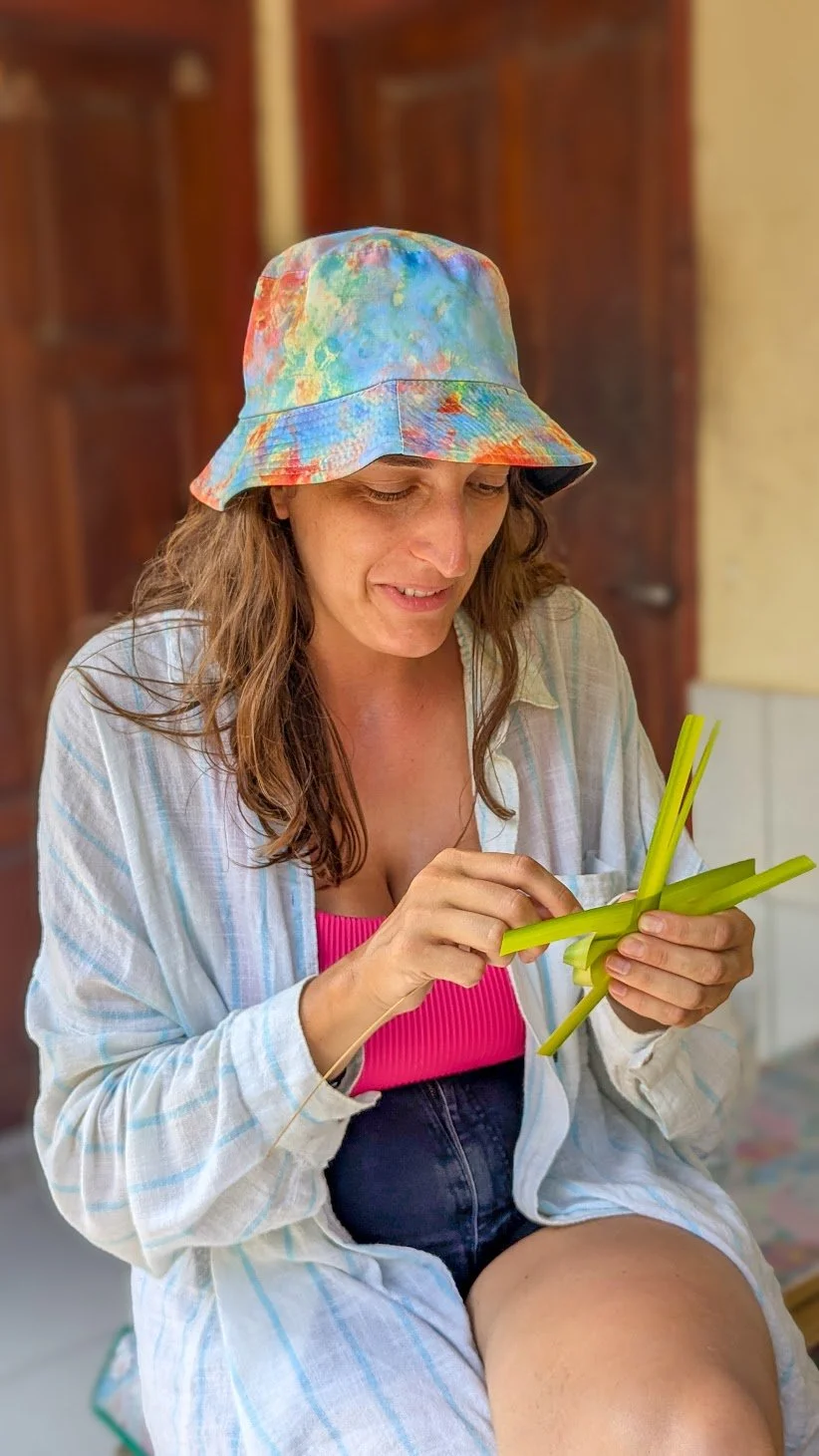 tabanan_canang_sari_making_travelynne.jpg