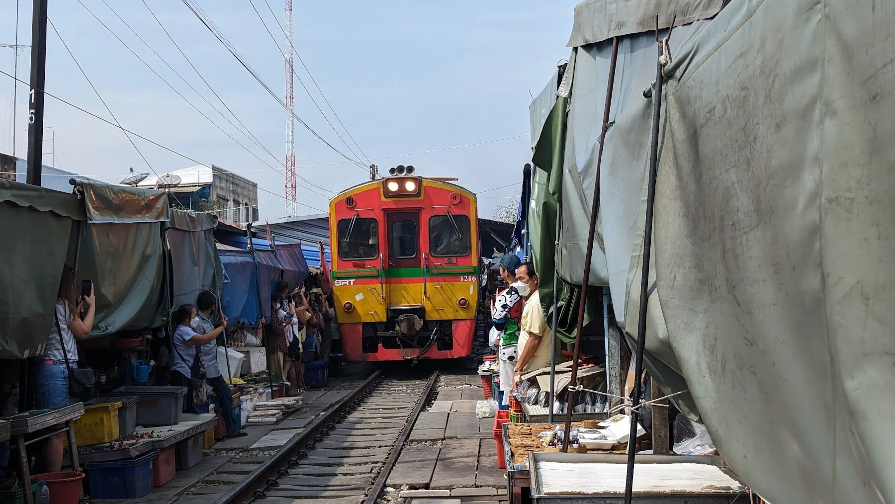 train_market_tour_bangkok_travelynne.jpg