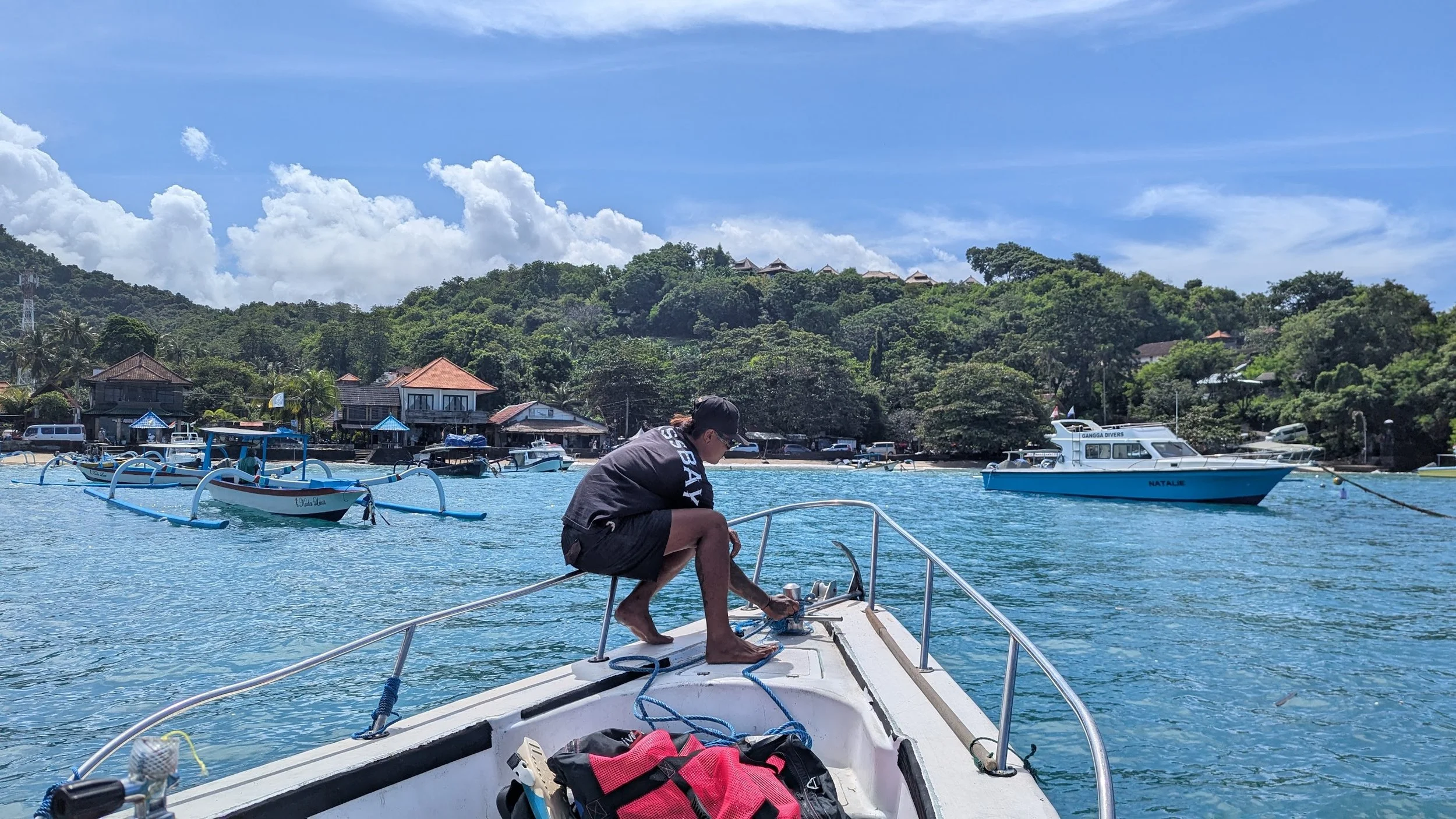 padang_bai_boat_travelynne.jpg
