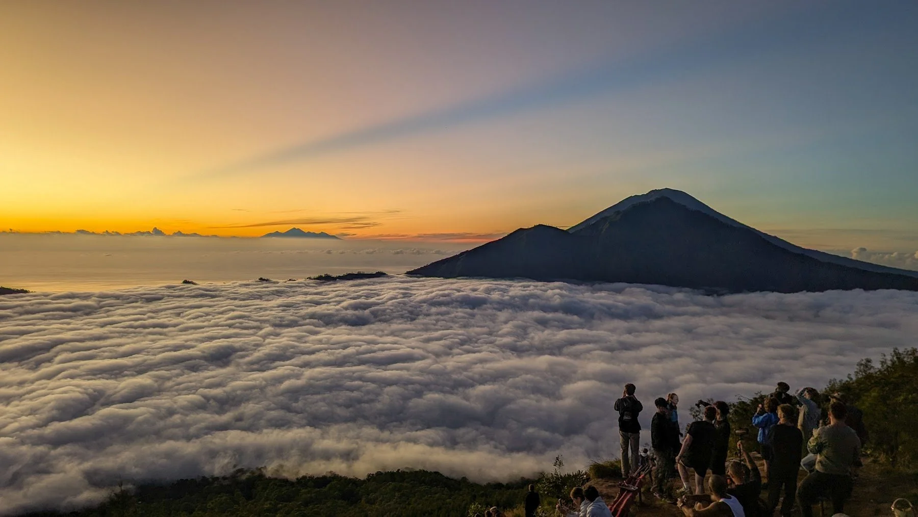 sunrise_batur_travelynne.jpg