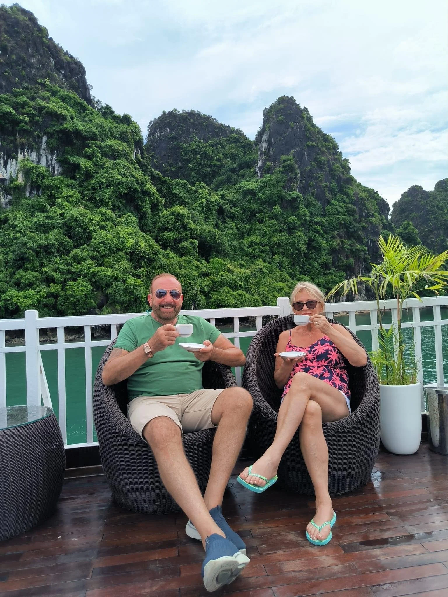 vietnam ha long bay 2.JPG