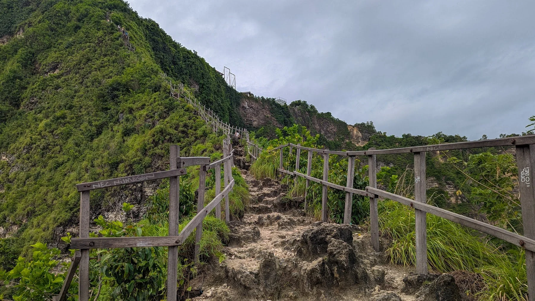 Nusa_Penida_Kelingking_Beach_Hike_Travelynne.jpg