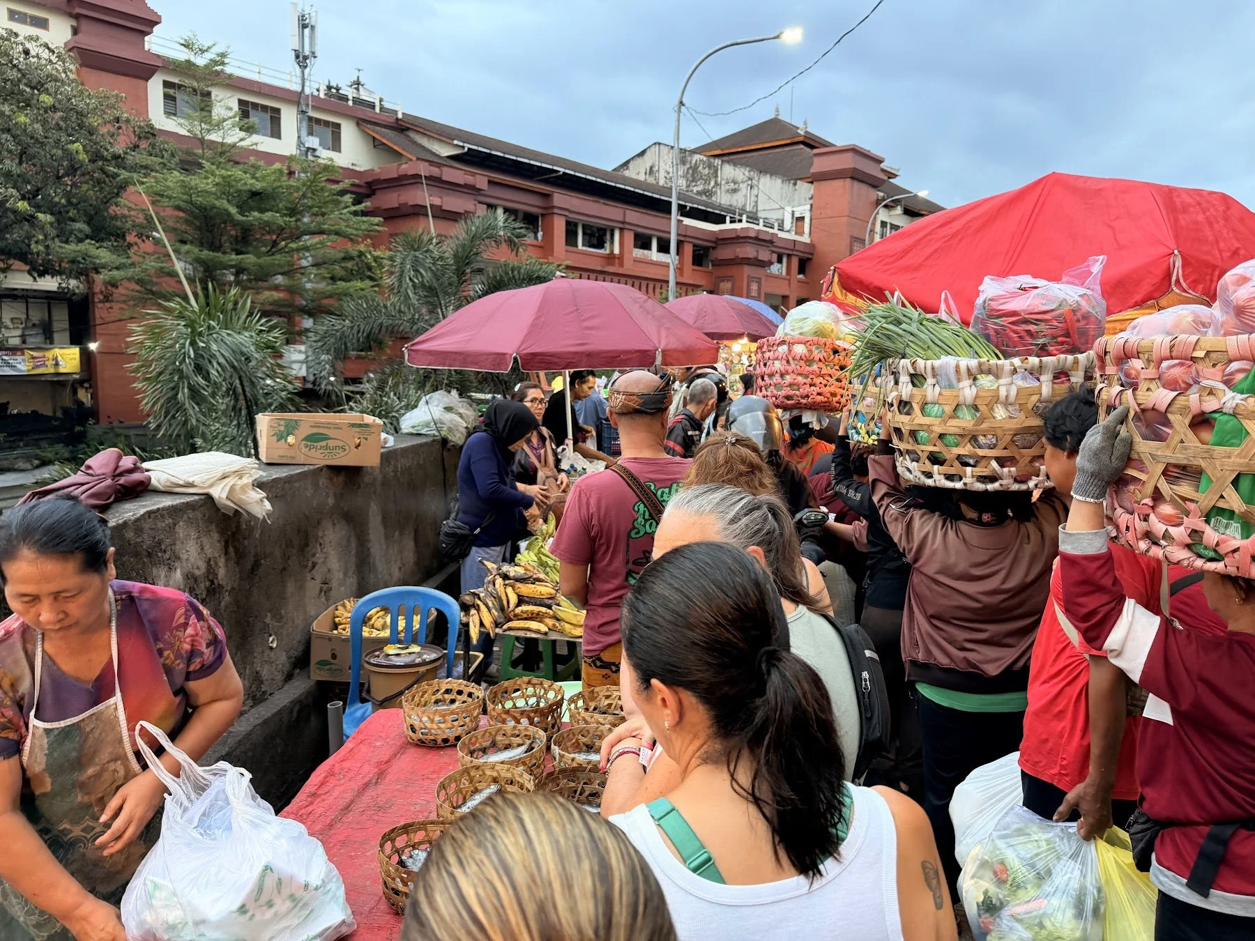 Denpasar_market_travelynne.jpg