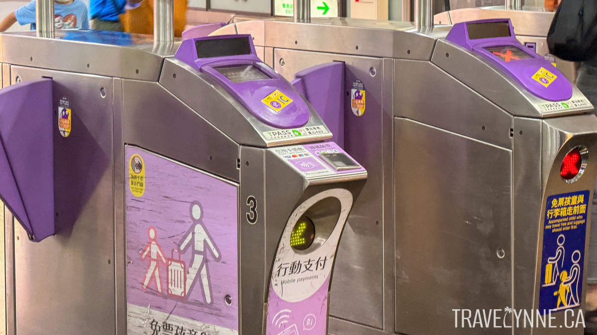 A turnstile on the Taipei Airport MRT has the option to tap a credit card for access