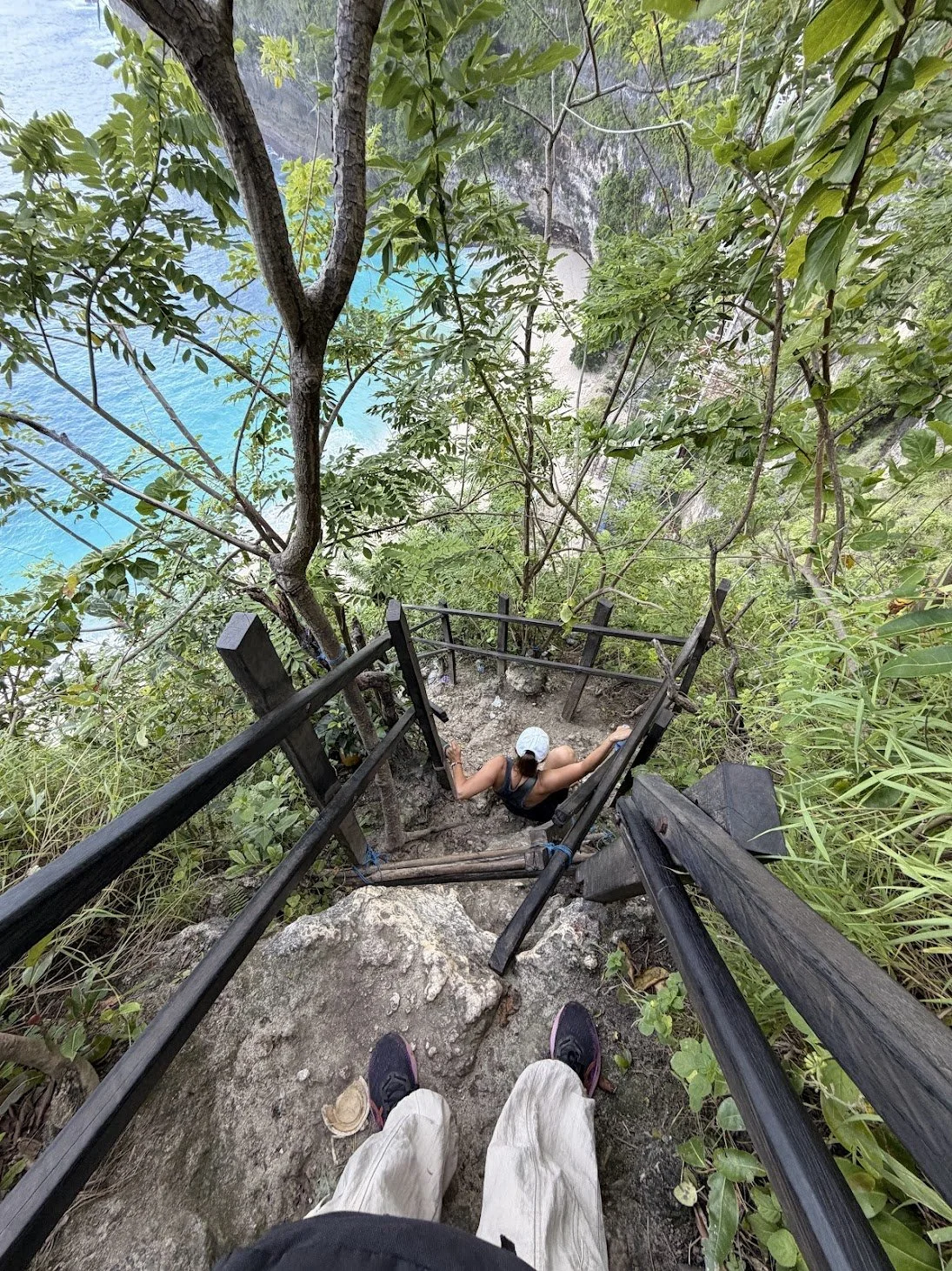 Nusa_Penida_Kelingking_Beach_Hike_4_Travelynne.jpg